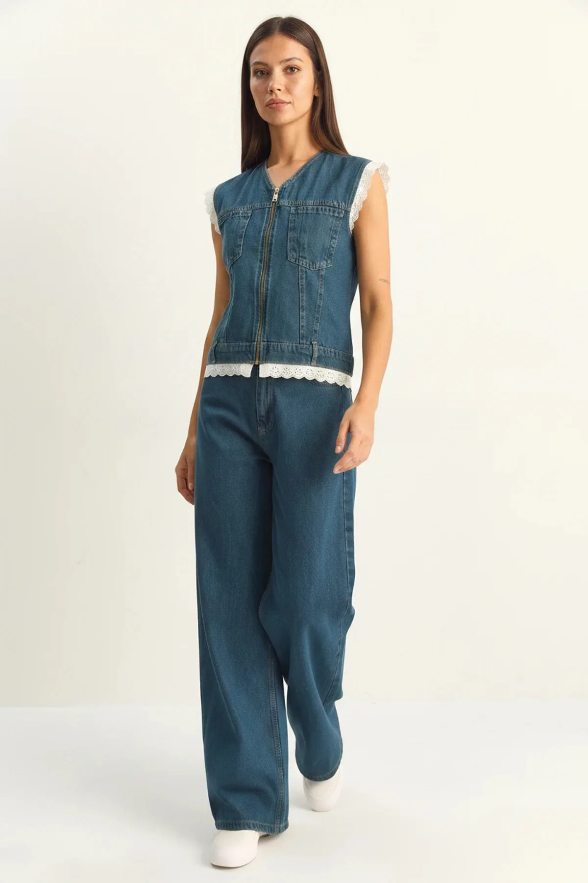 Kadın Dantel Detaylı Denim Yelek ve Wide Leg Lacivert Pantolon Takım
