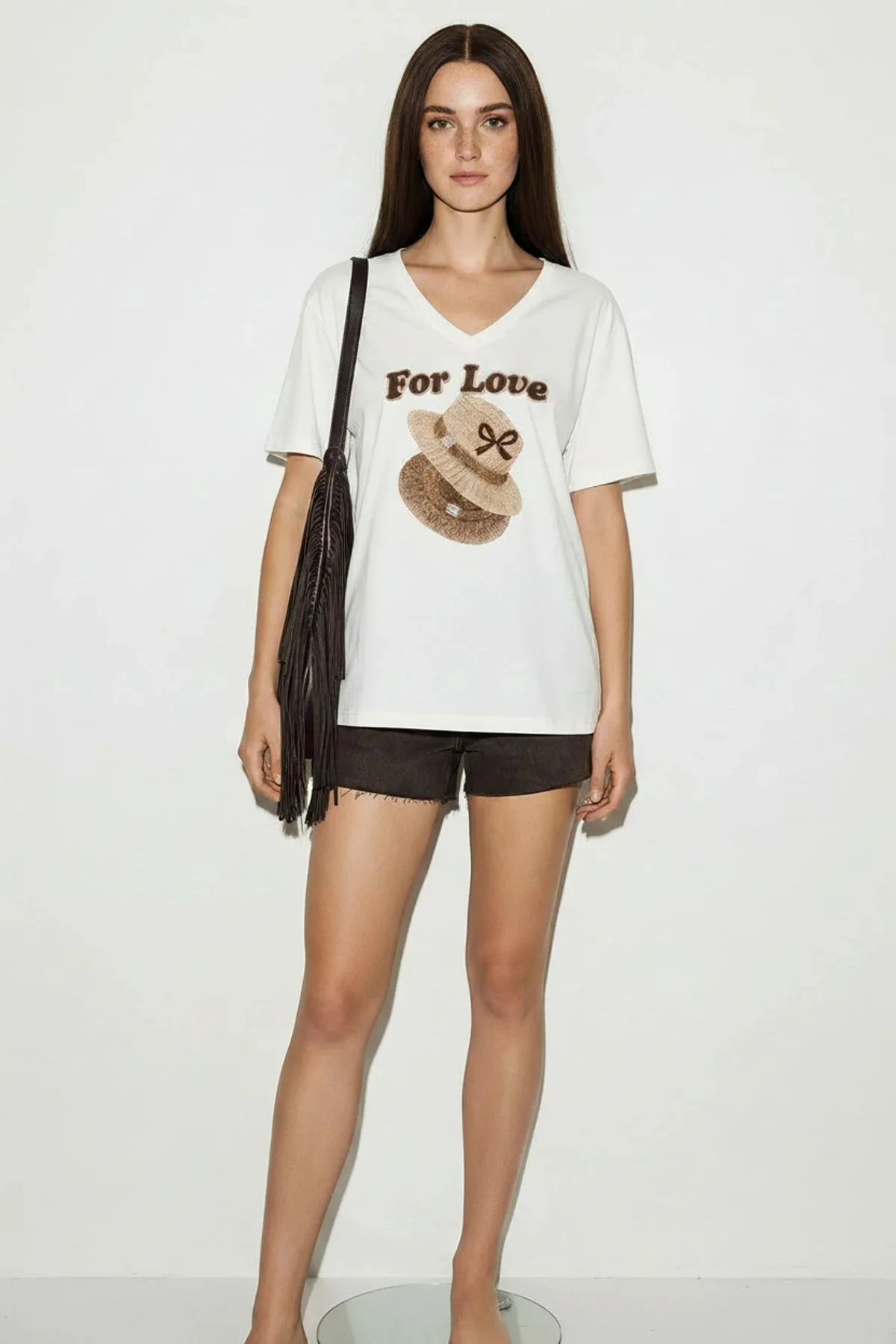 Kadın V Yaka For Love Nakış ve Boncuk İşlemeli Oversize T Shirt Beyaz