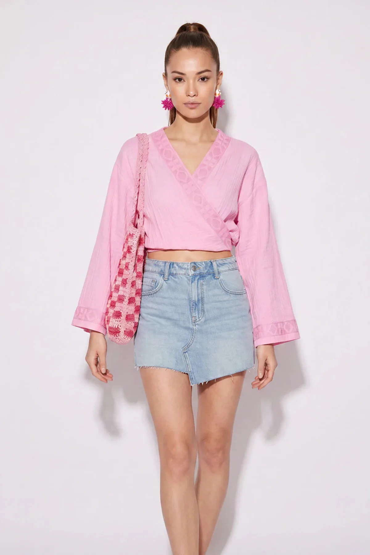 Kadın Nakış İşlemeli Bağlama Detaylı Geniş Kollu Müslin Toz Pembe Kimono Bluz