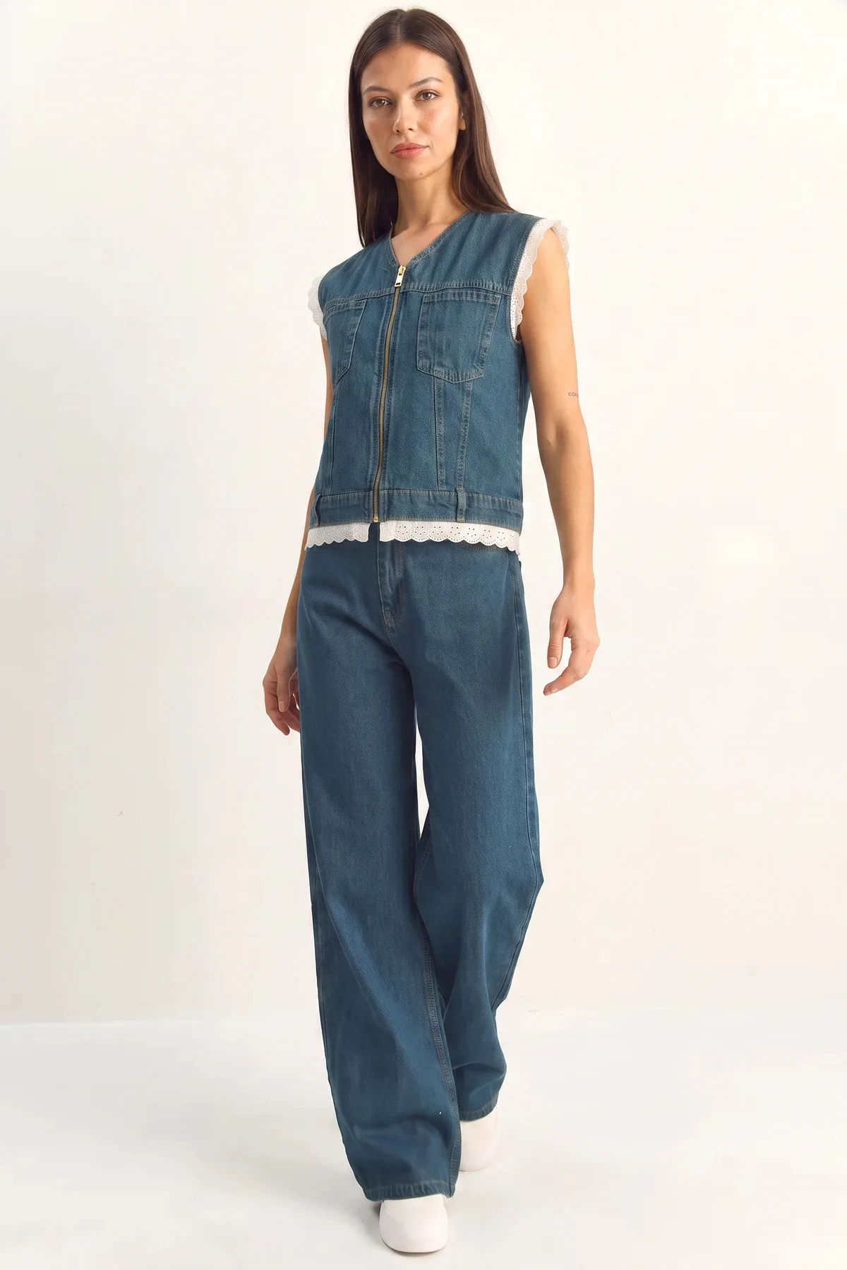 Kadın Dantel Detaylı Denim Yelek ve Wide Leg Lacivert Pantolon Takım