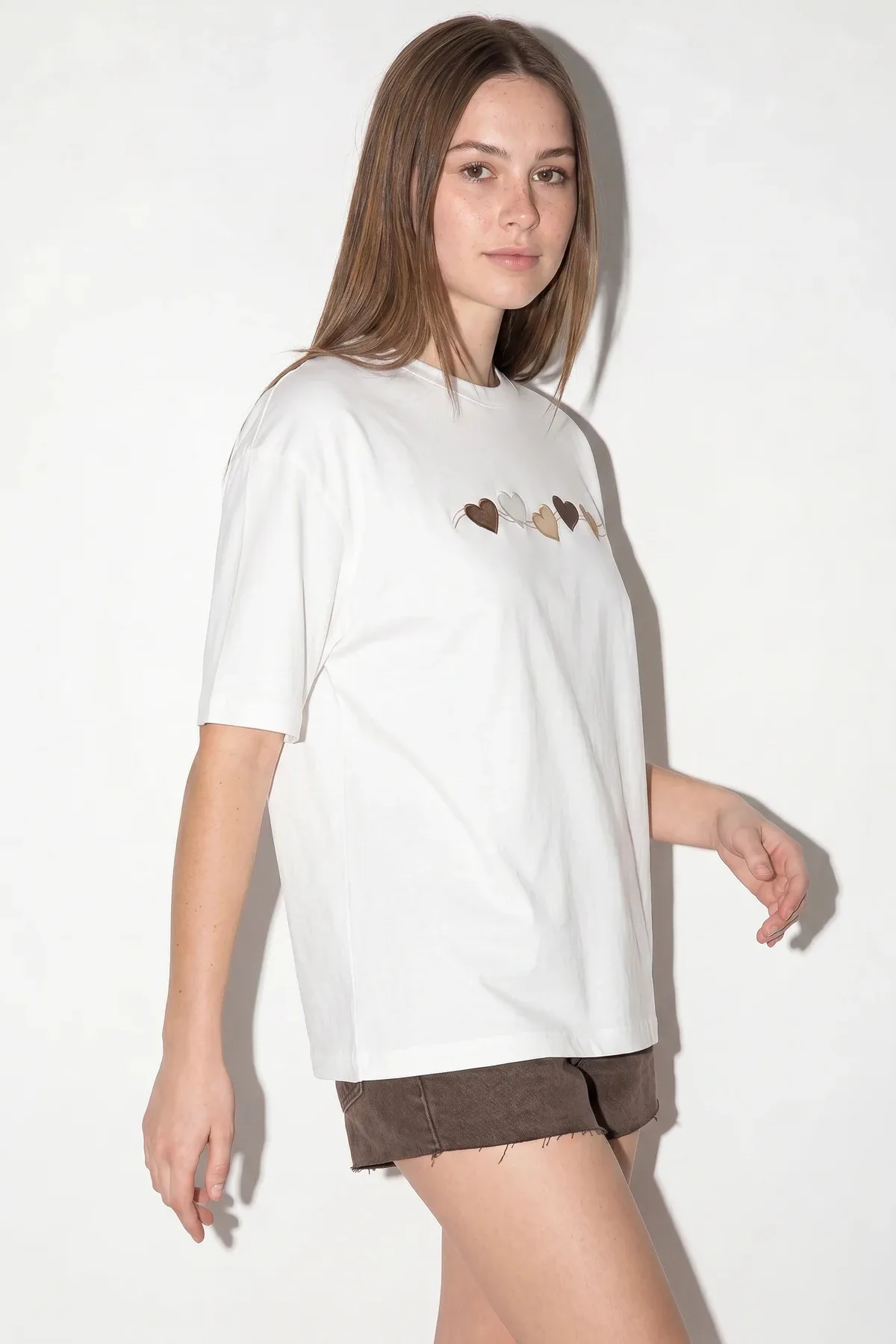 Kadın Bisiklet Yaka Kalp Baskılı Oversize Pamuklu T Shirt Beyaz