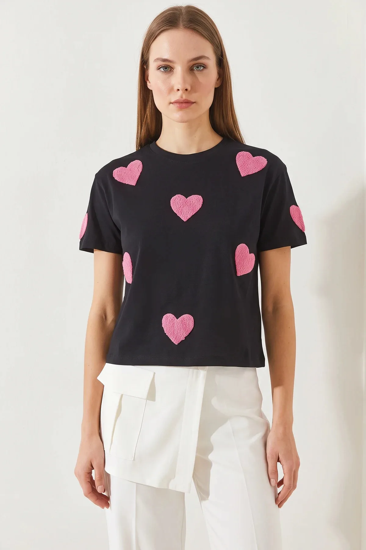 Kadın Kalp Nakışlı Basic T Shirt Siyah