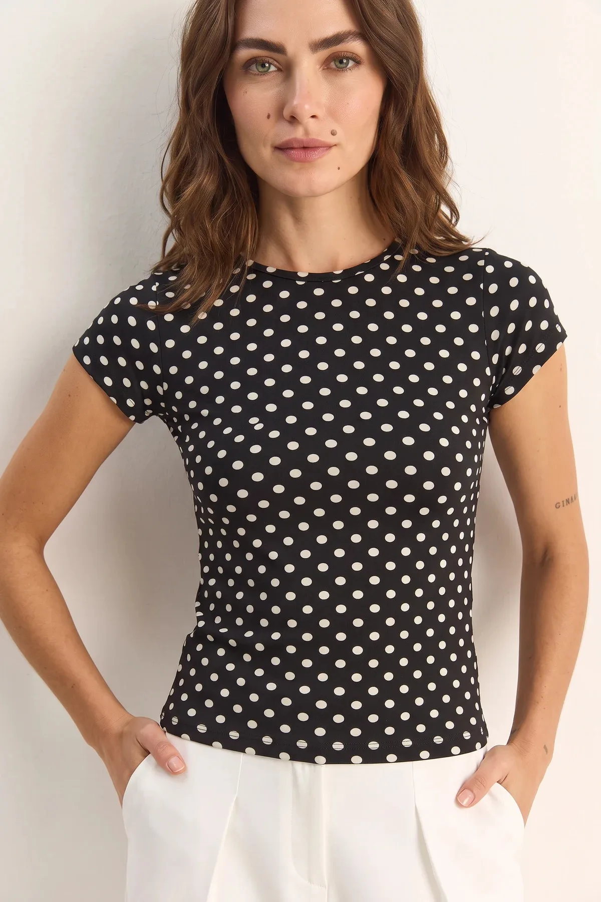 Kadın Bisiklet Yaka Puantiyeli Kısa Kollu Crop T Shirt Siyah Beyaz