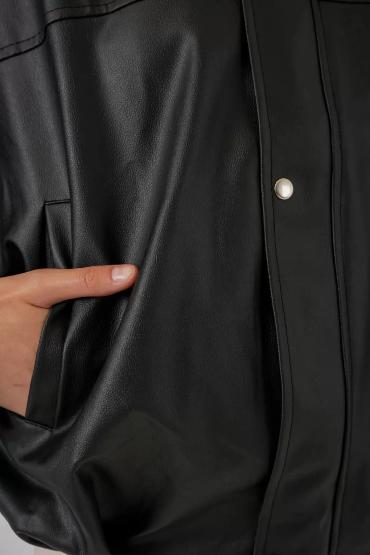 Kadın Klasik Yaka Oversize Kesim Omuz Detaylı Siyah Ceket
