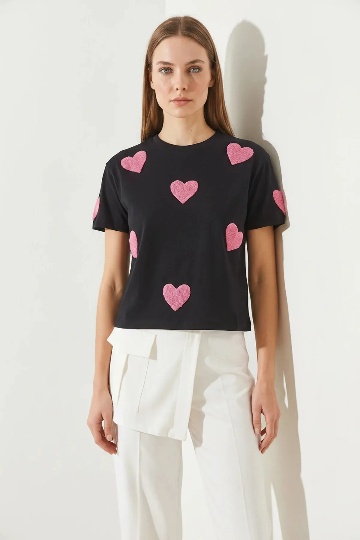 Kadın Kalp Nakışlı Basic T Shirt Siyah