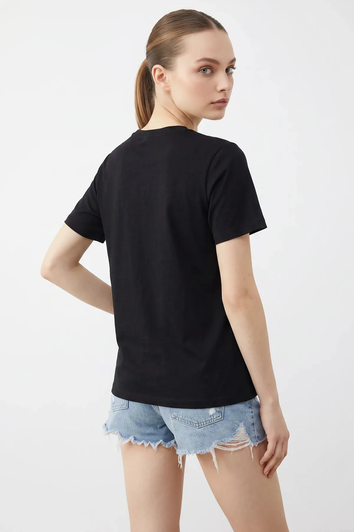Kadın Boncuk Taş İşlemeli Yusufçuk Desenli Rahat Kalıp T Shirt Siyah