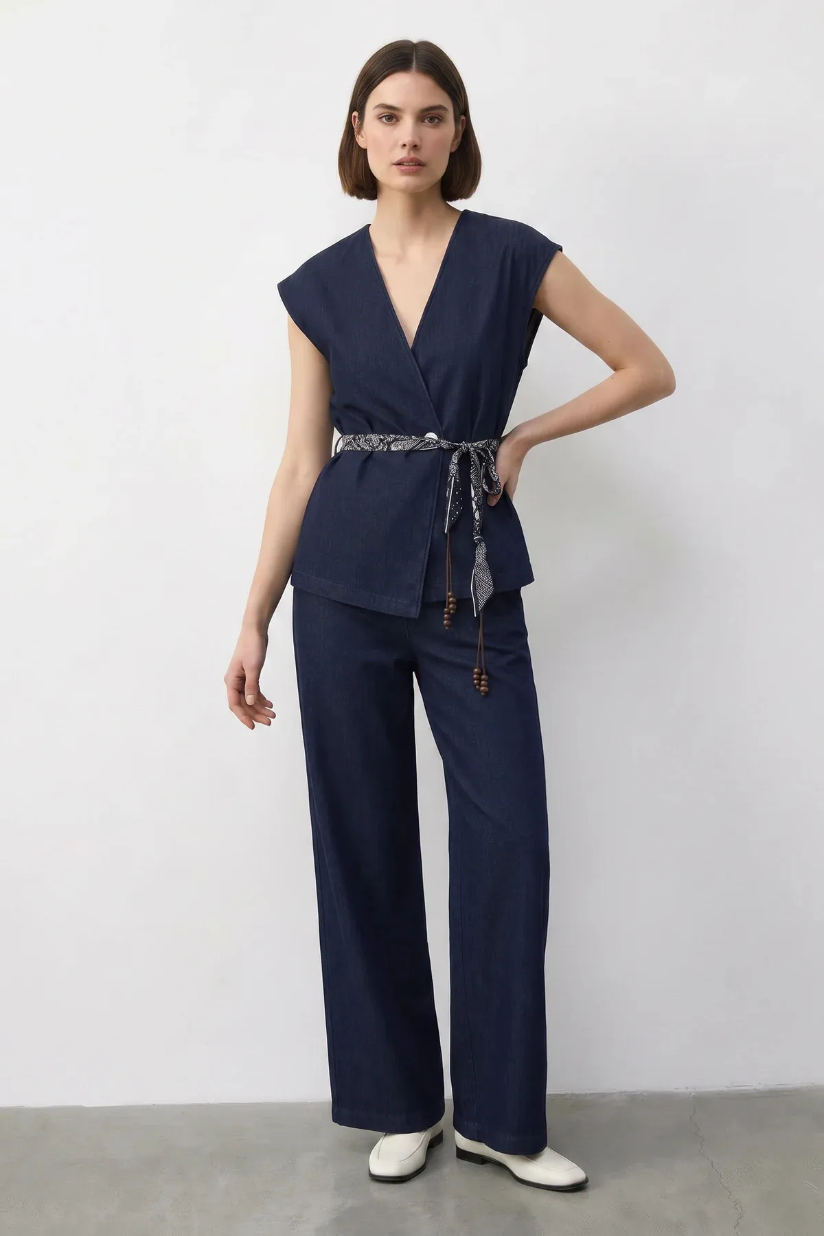 Kadın Kruvaze Yaka Saten Kuşaklı Yelek Bol Pantolon Alt Üst Denim Lacivert Takım