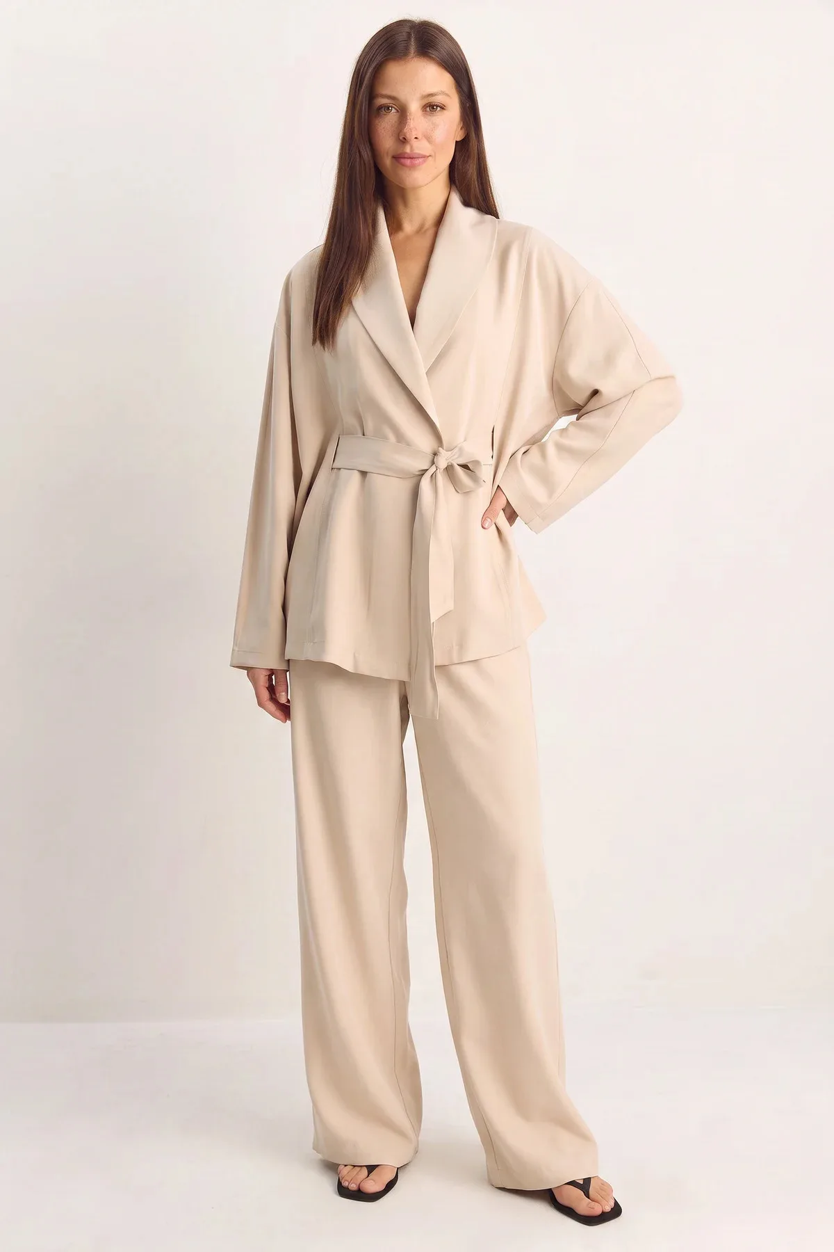 Kadın Kuşaklı Kimono Beli Lastikli Cep Detaylı Bol Palazzo Bej Pantolon Takım