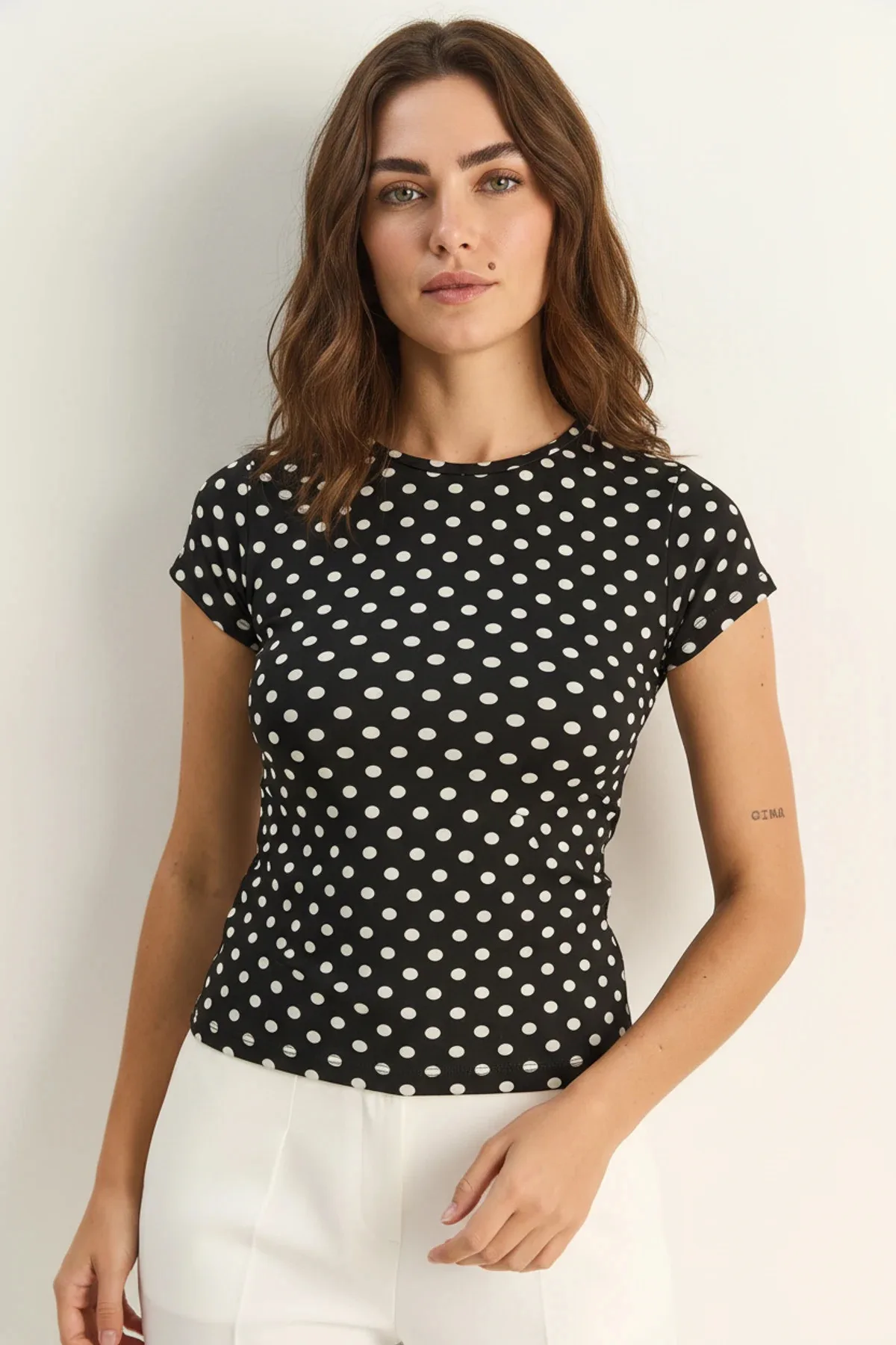 Kadın Bisiklet Yaka Puantiyeli Kısa Kollu Crop T Shirt Siyah Beyaz