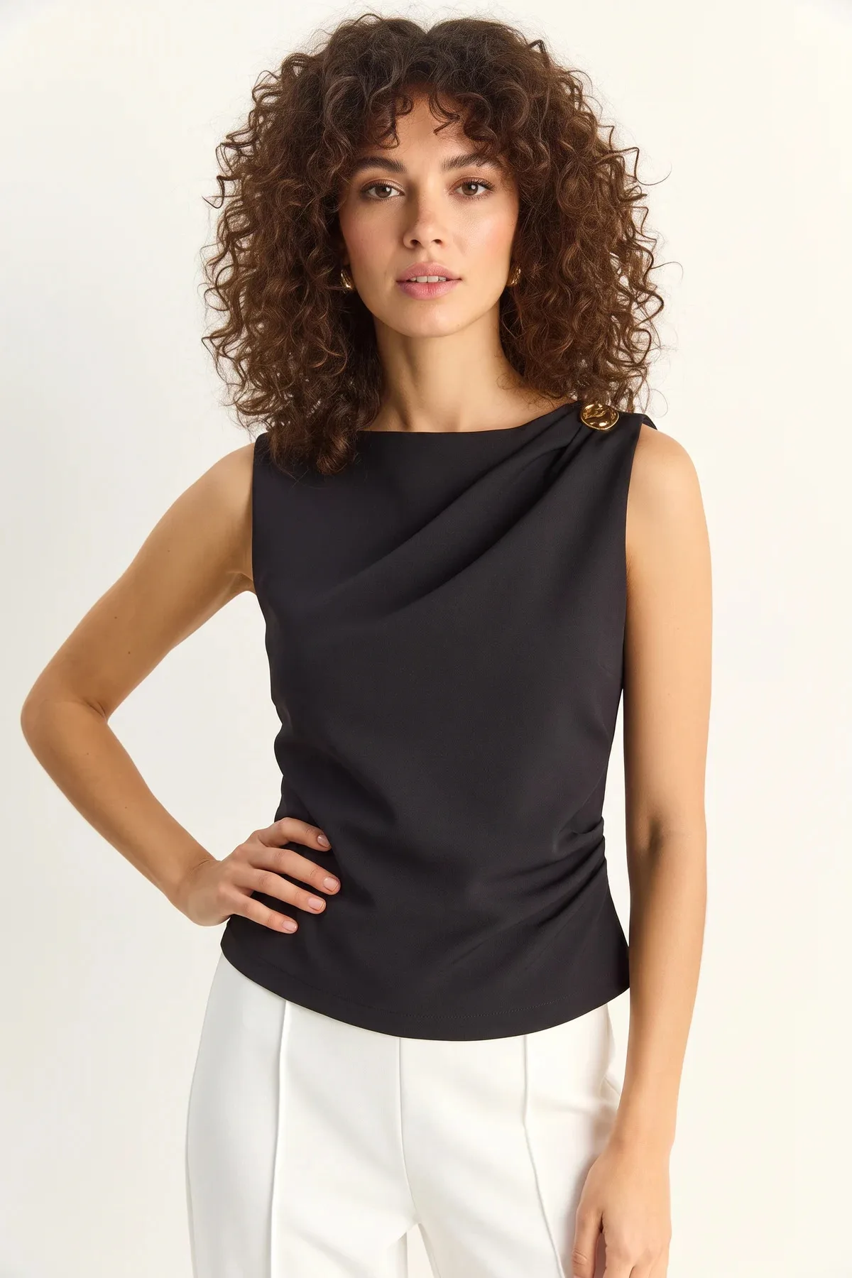Kadın Metal Aksesuarlı Drape Detaylı Gizli Fermuarlı Siyah Bluz