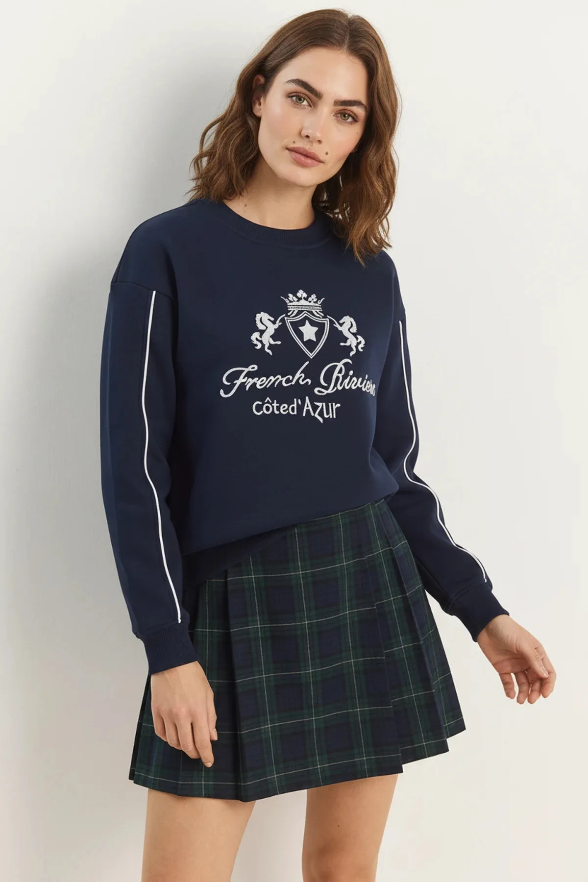 Kadın Bisiklet Yaka Nakış İşlemeli Üç İplik Şardonlu Lacivert Sweatshirt