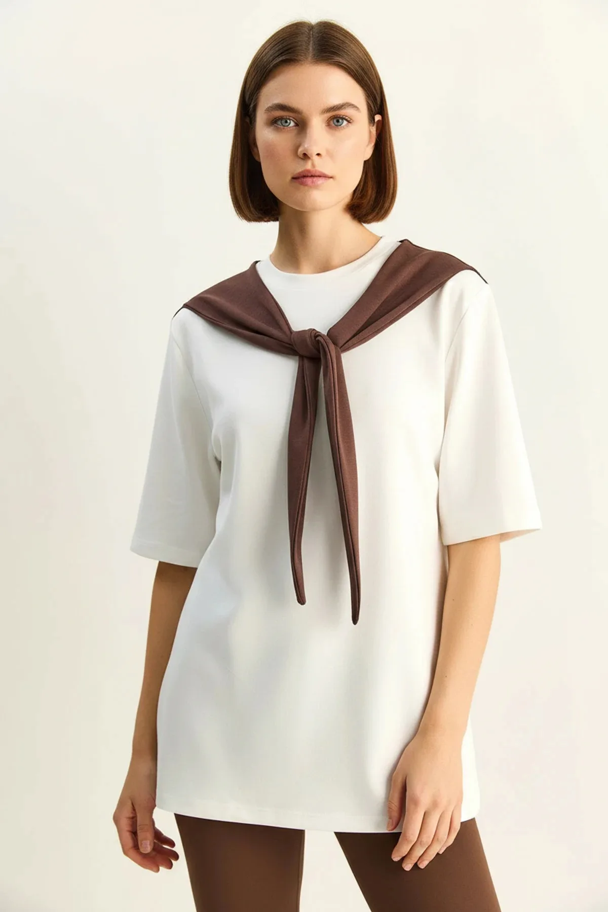 Kadın Şal Detaylı Oversize Basic Beyaz Kahve Tişört