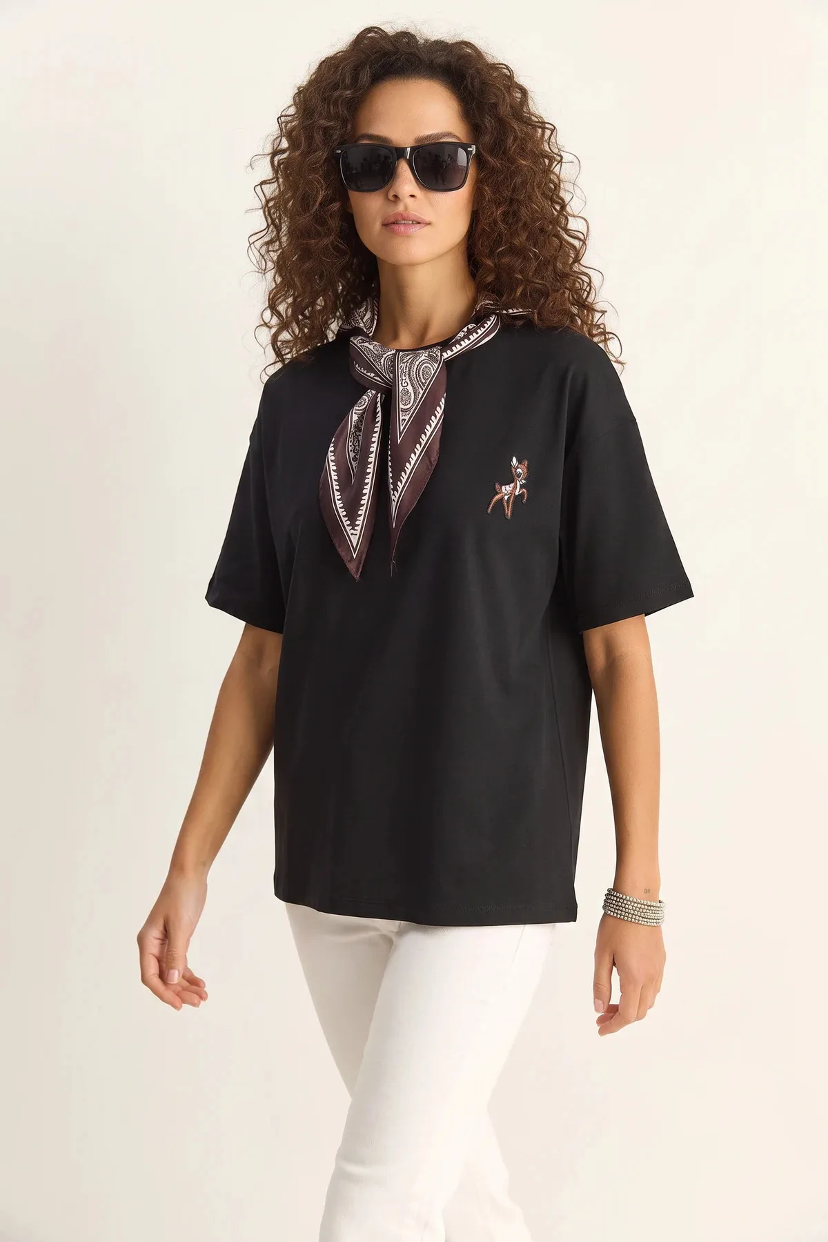 Kadın Ceylan Nakışlı Fularlı Basic Salaş T Shirt Siyah