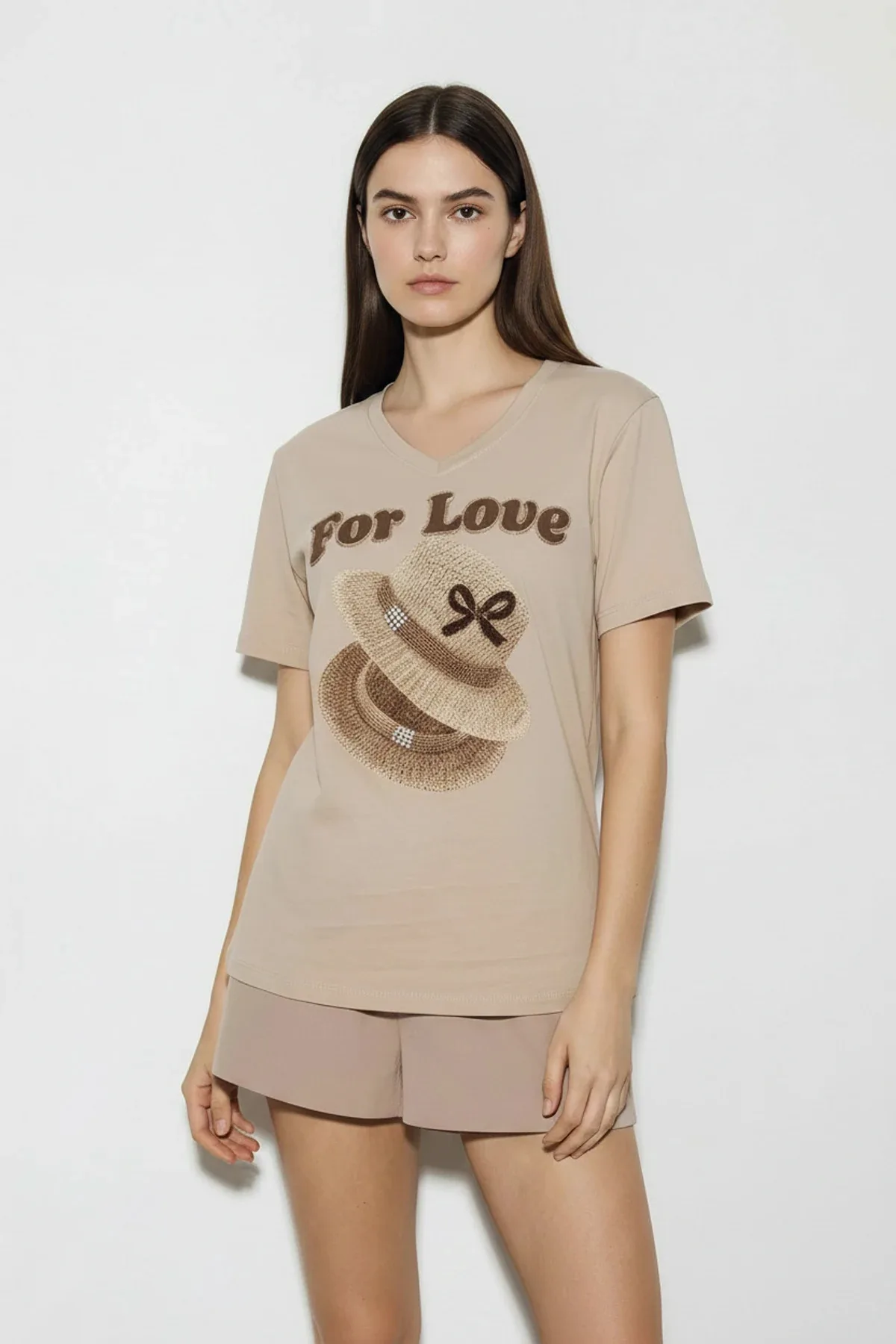 Kadın V Yaka For Love Nakış ve Boncuk İşlemeli Oversize T Shirt Bej