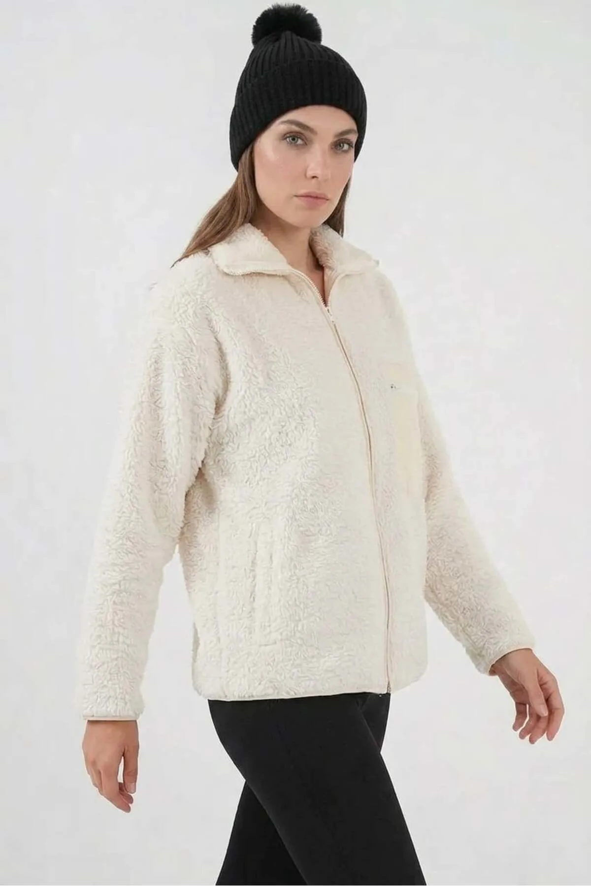 Kadın Dik Yaka Fermuarlı Oversize Cep Detaylı Bej Ceket
