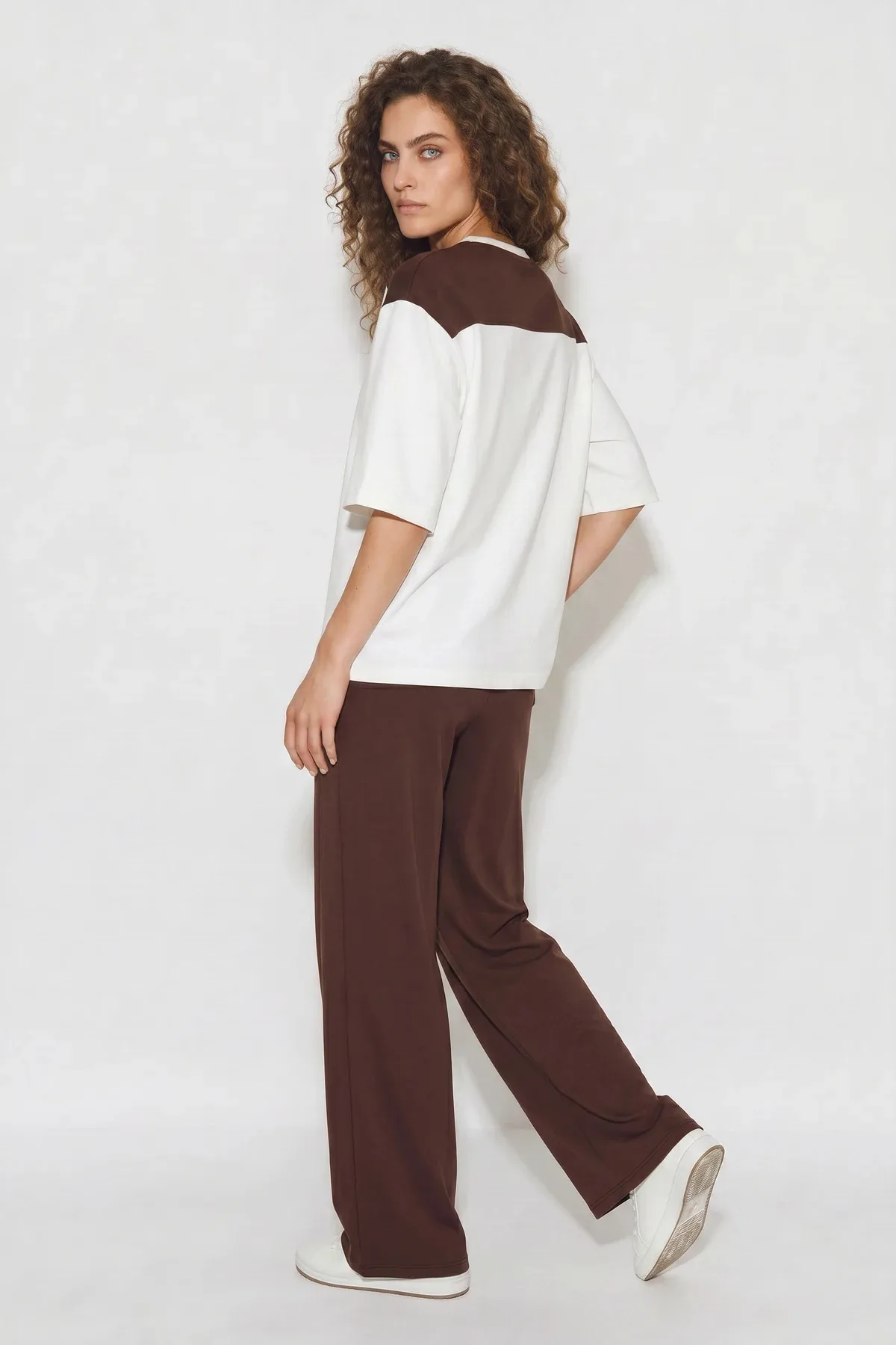 Kadın Şal Detaylı Basic T Shirt Beli Lastikli Bol Pantolon Alt Üst Modal Takım Kahverengi Beyaz
