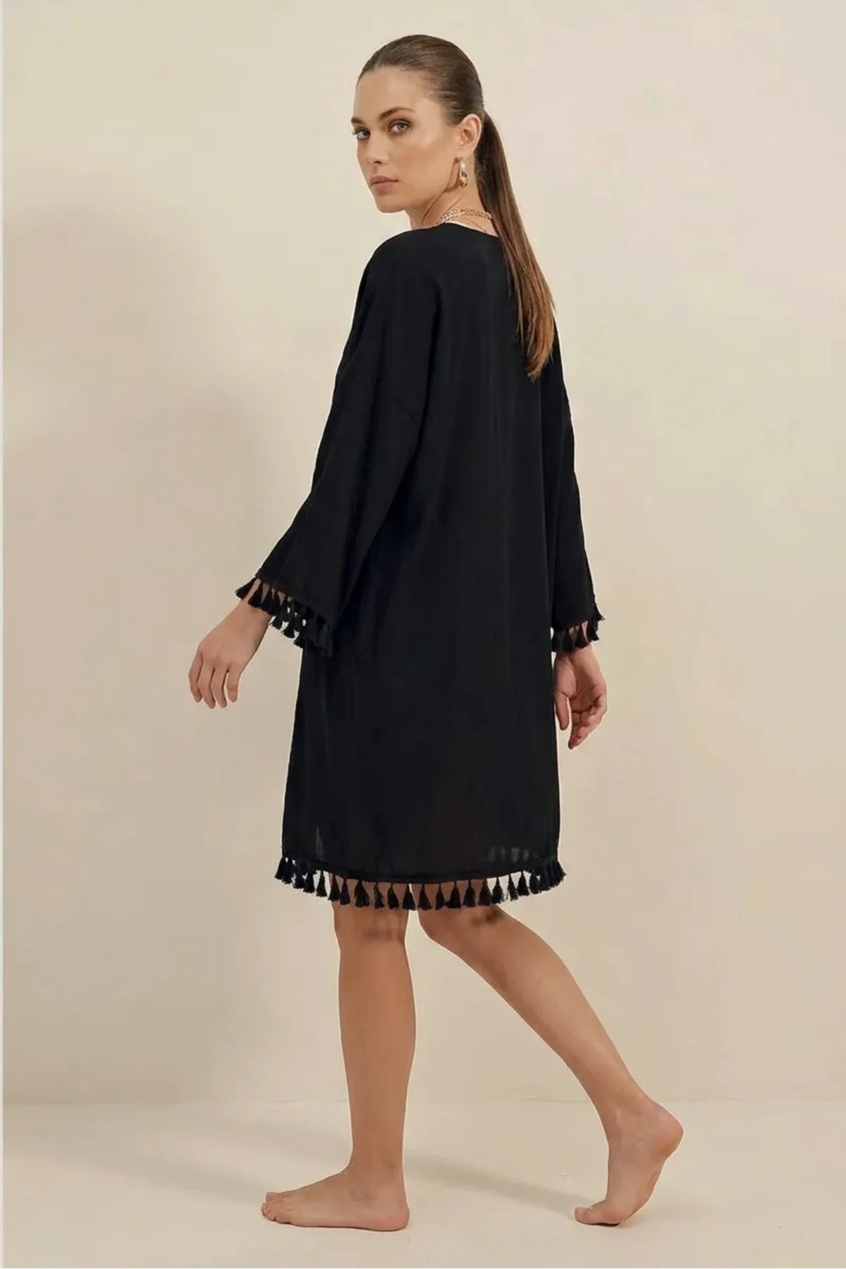Kadın Fırfırlı Püsküllü Kol Detayı Etek Siyah Kimono