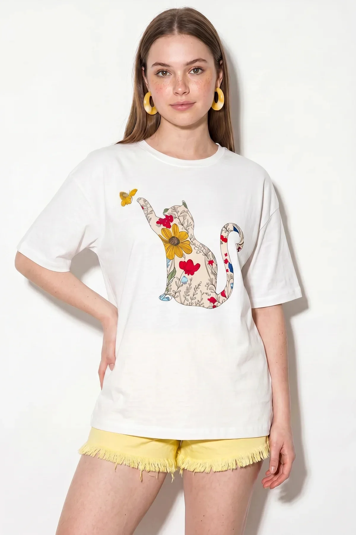 Kadın Bisiklet Yaka Kedi Baskılı Oversize Pamuklu T Shirt Beyaz