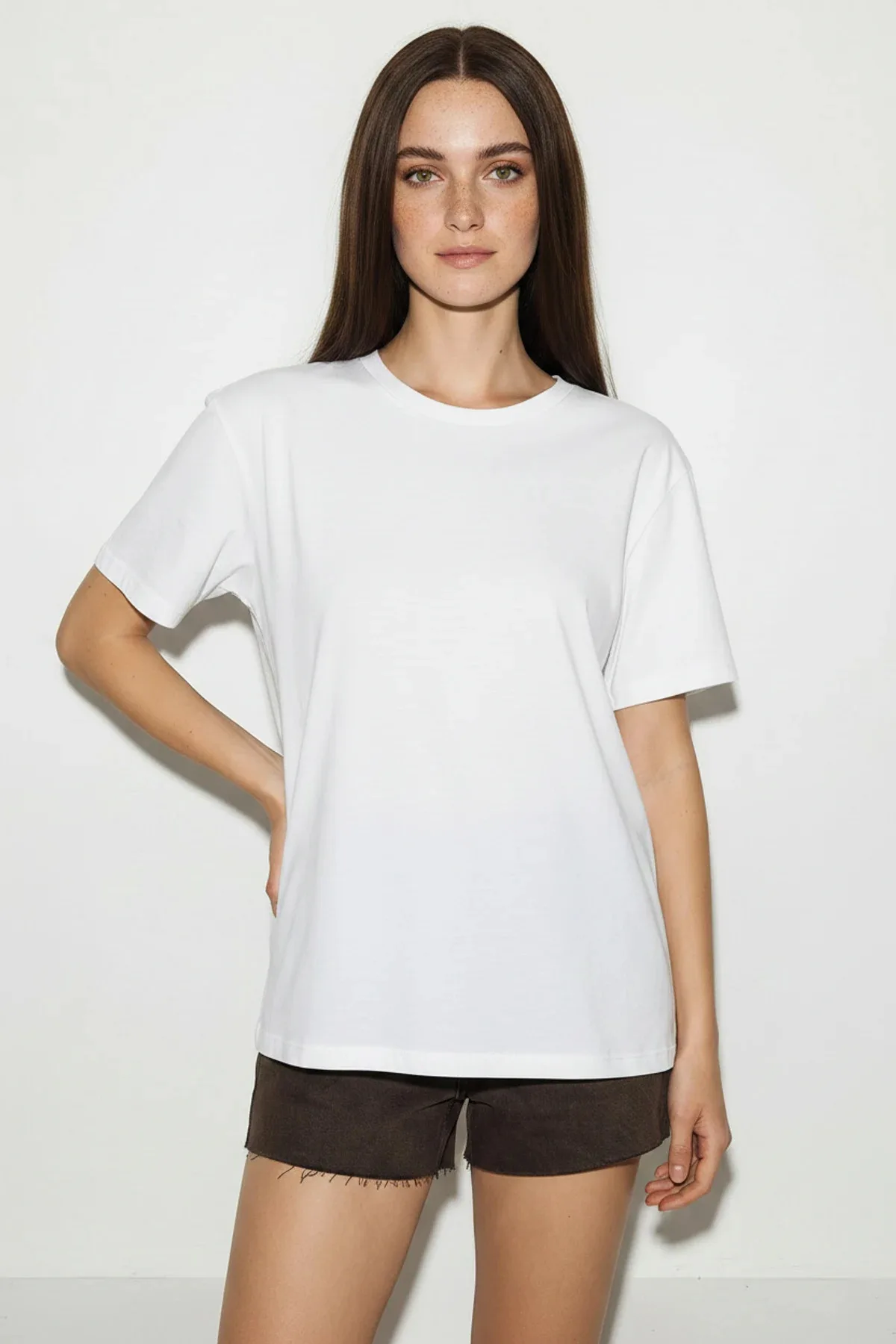 Kadın V Yaka For Love Nakış ve Boncuk İşlemeli Oversize T Shirt Beyaz