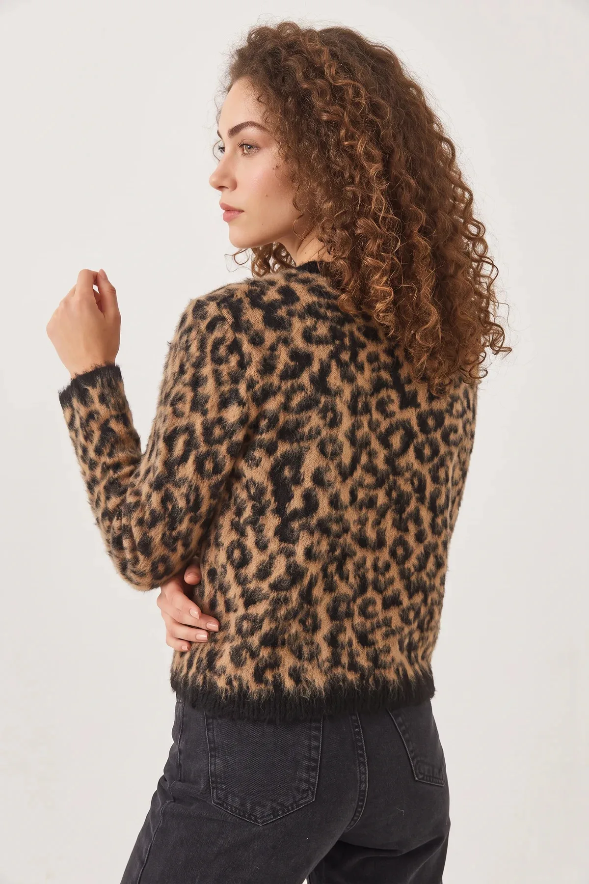 Kadın Leopar Desenli Şardonlu Siyah Camel Hırka