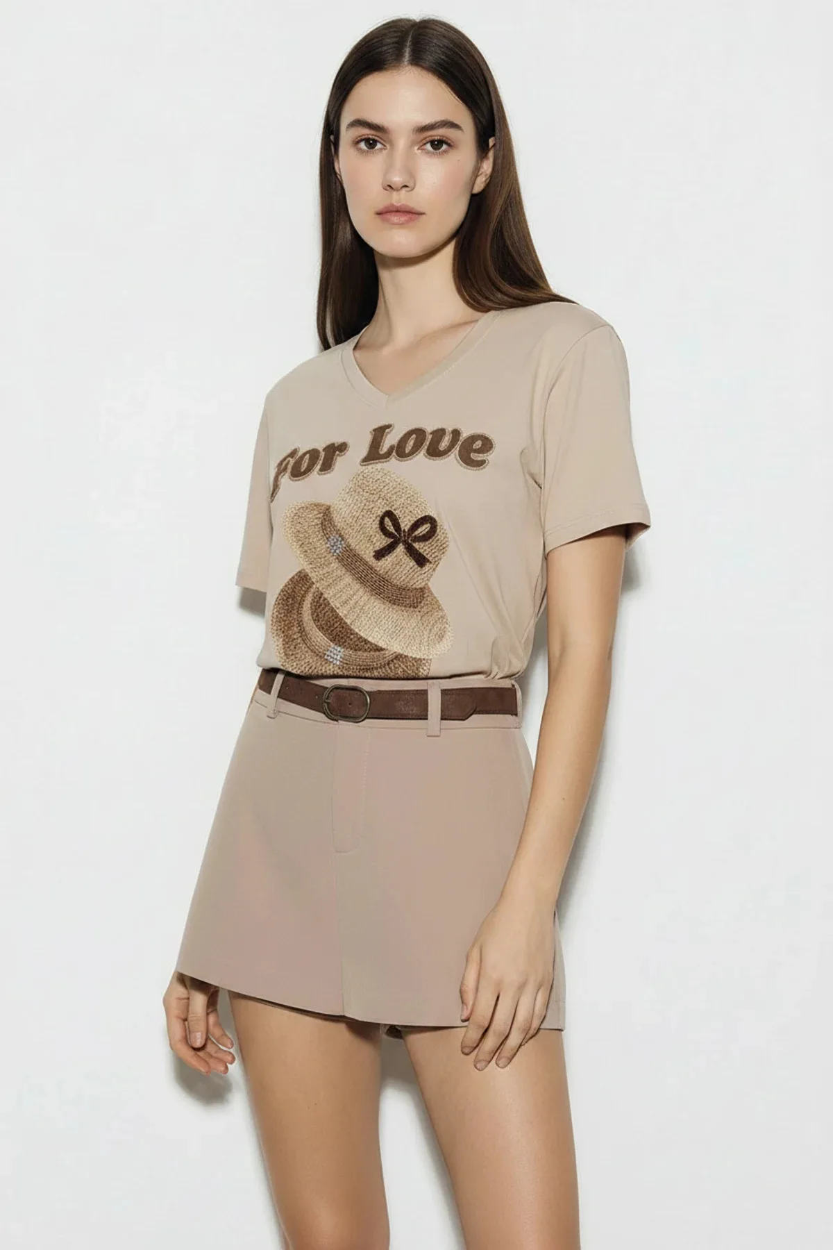 Kadın V Yaka For Love Nakış ve Boncuk İşlemeli Oversize T Shirt Bej