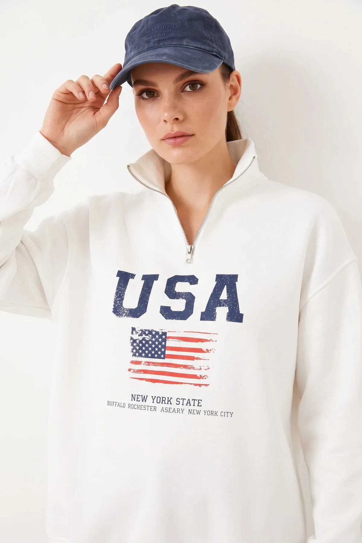 Kadın USA Baskılı Dik Yaka Beyaz Sweatshirt