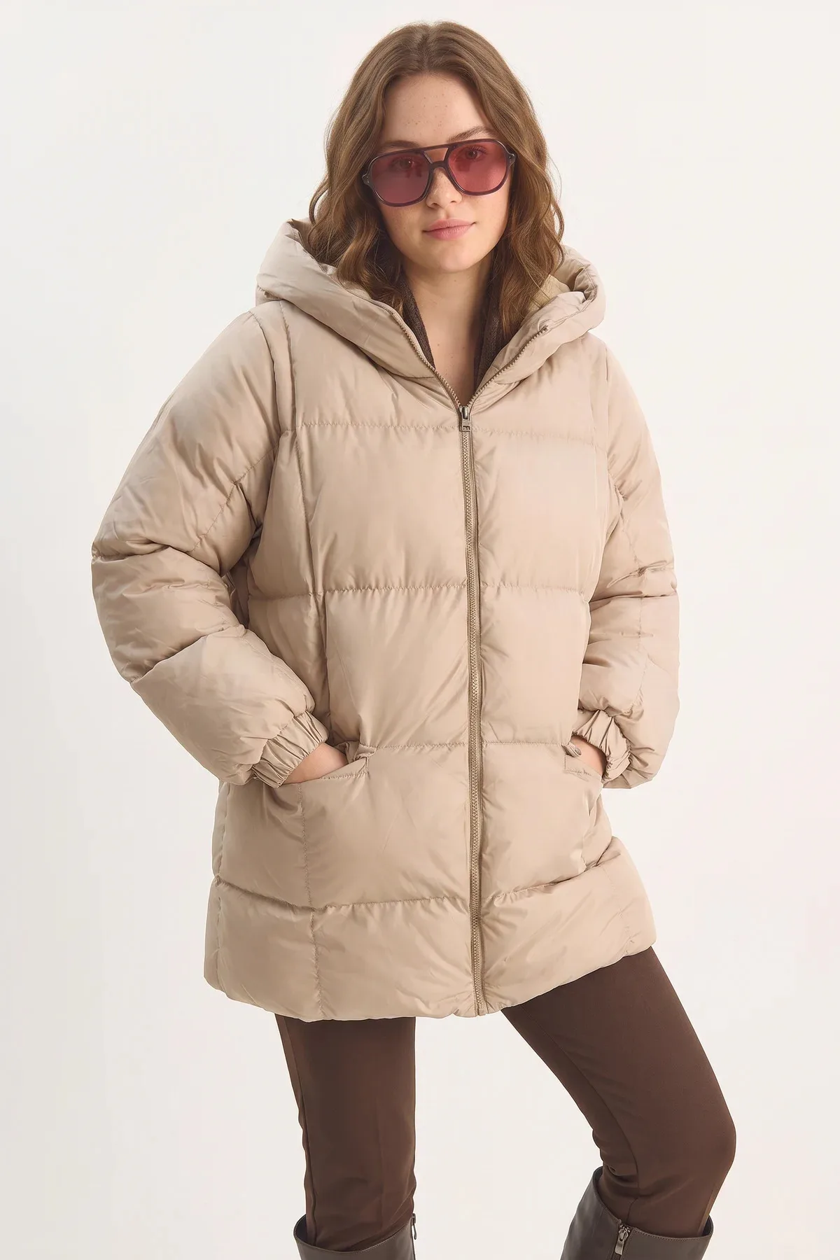 Kadın Kapüşonlu Oversize Yarasa Kol Şişme Bej Mont