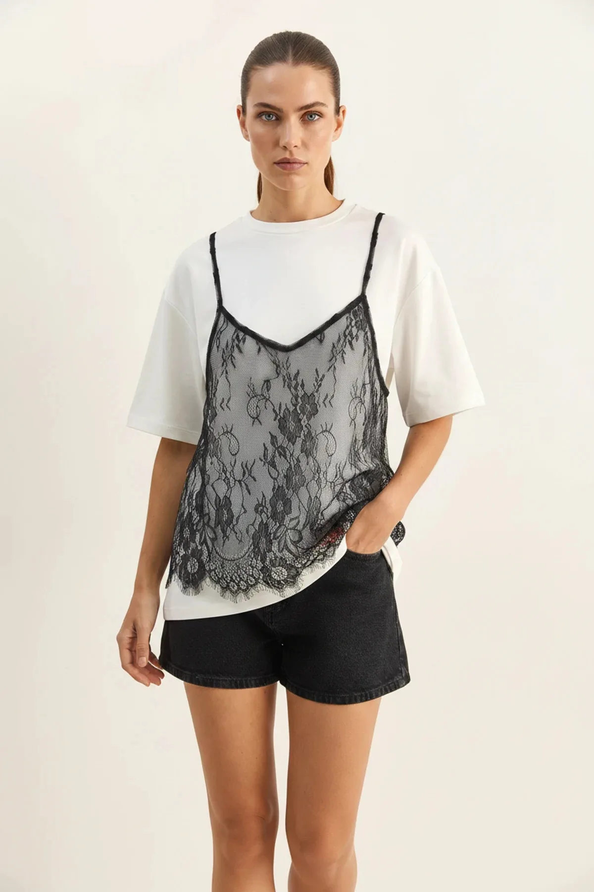 Kadın Dantel Detaylı Katmanlı Görünümlü Basic T Shirt Beyaz T-Shirt