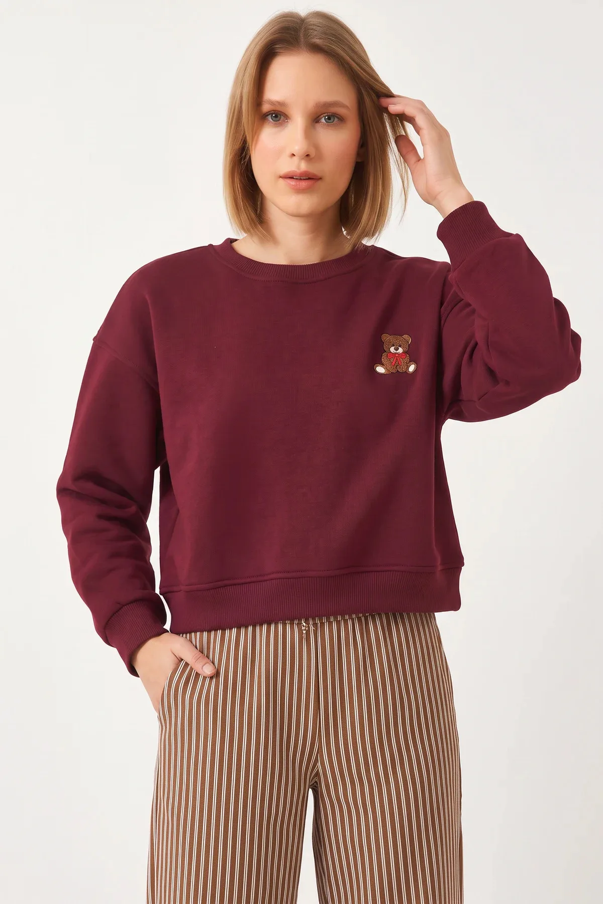 Kadın Üç İplik Şardonlu Ayıcık İşlemeli Bordo Sweatshirt