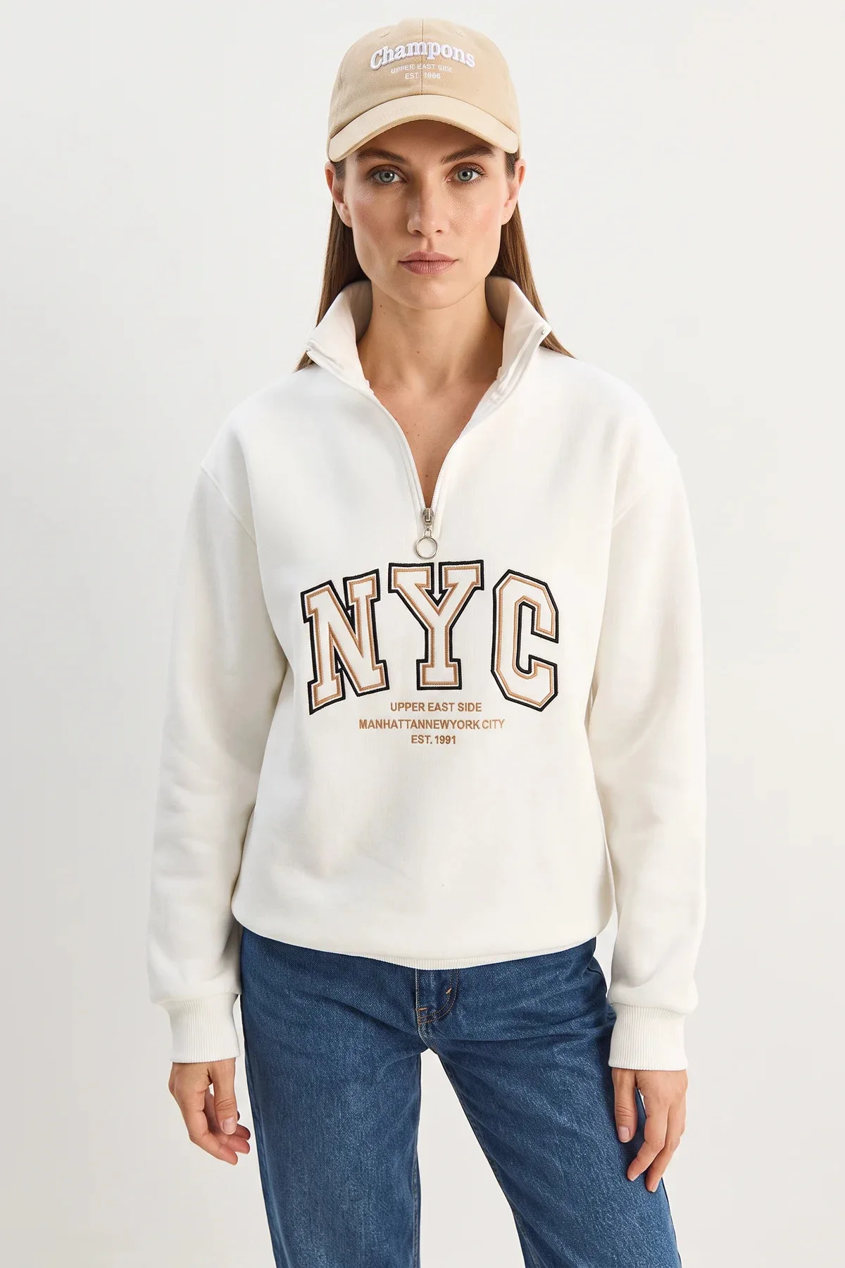 Kadın NYC Nakış İşlemeli Yakası Fermuarlı Oversize Beyaz Sweatshirt