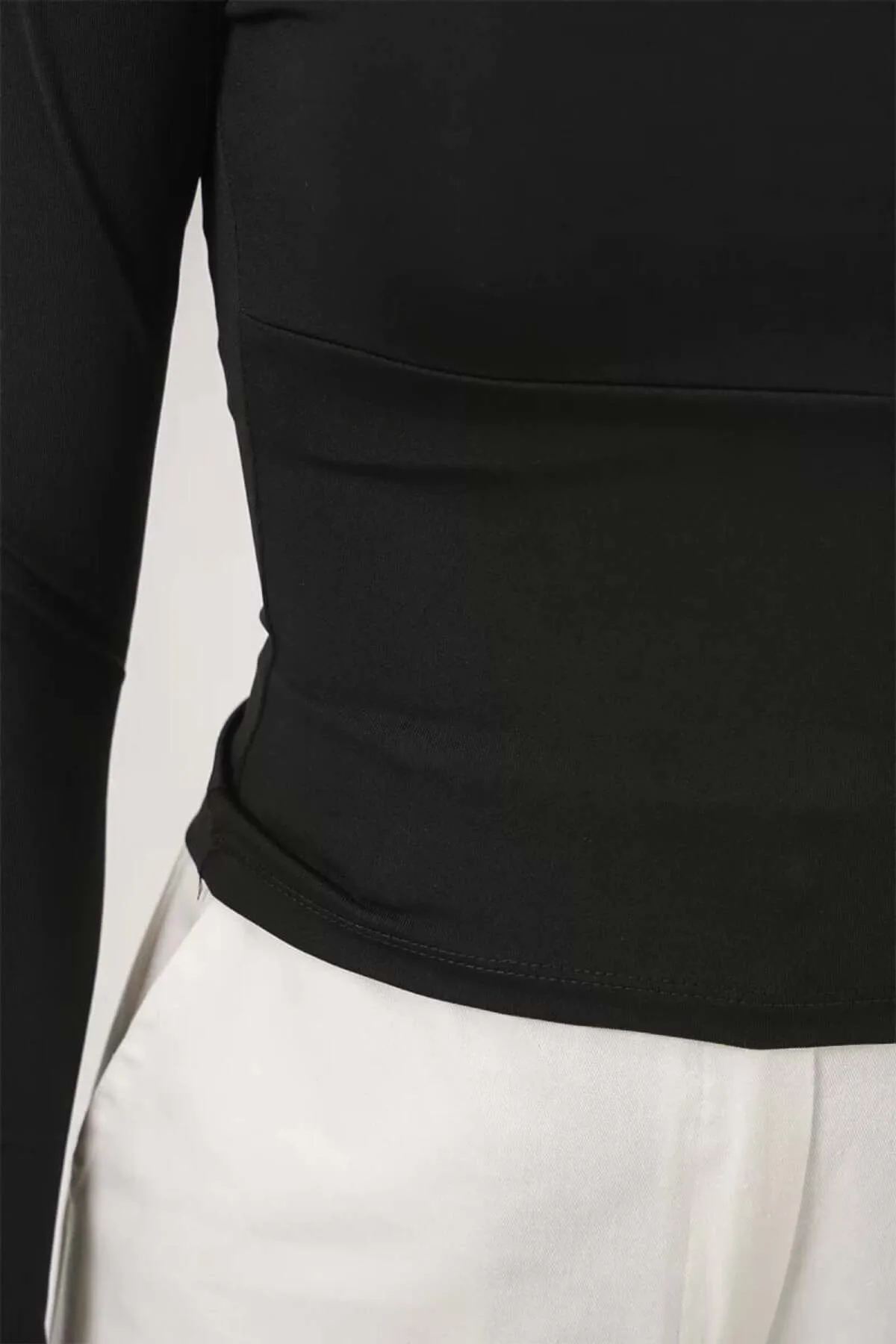 Kadın Kare Yaka Slim Fit Uzun Kol Siyah Bluz