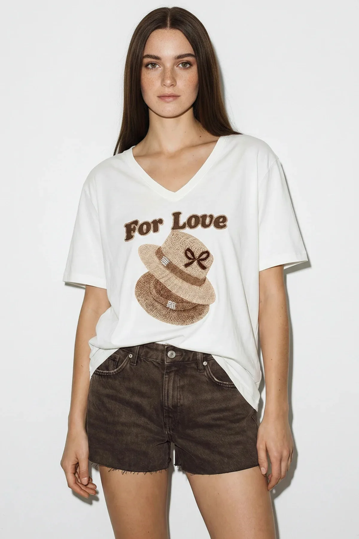 Kadın V Yaka For Love Nakış ve Boncuk İşlemeli Oversize T Shirt Beyaz