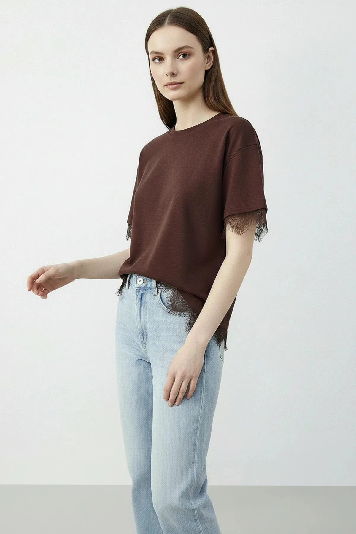 Kadın Dantel Detaylı Bisiklet Yaka Oversize T Shirt Kahverengi