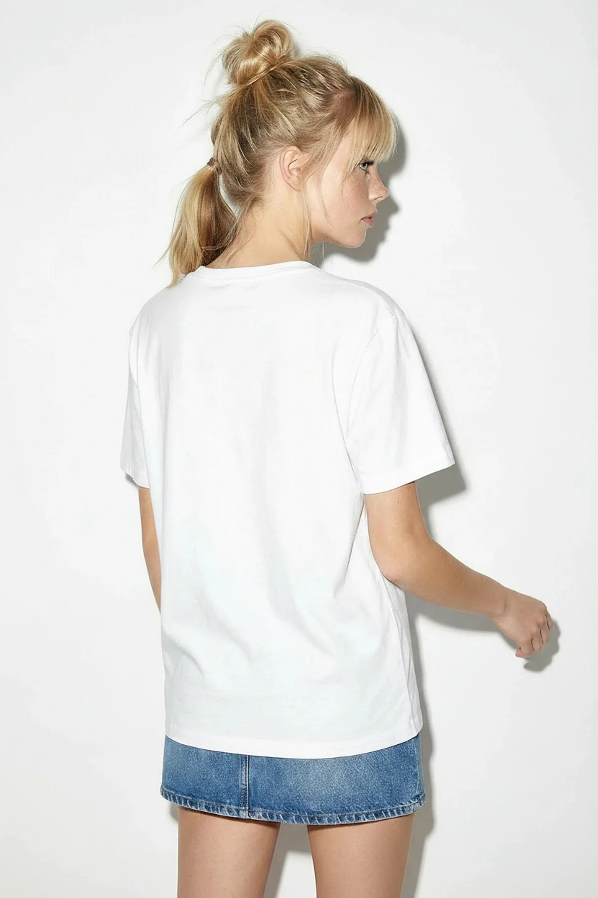 Kadın Pamuklu El İşi Çiçek Nakış Detaylı Premium Tasarım T Shirt Beyaz T-Shirt