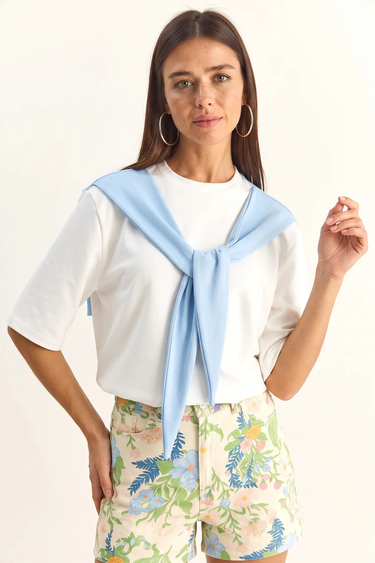 Kadın Şal Detaylı Oversize Basic Beyaz Bebe Mavi Tişört