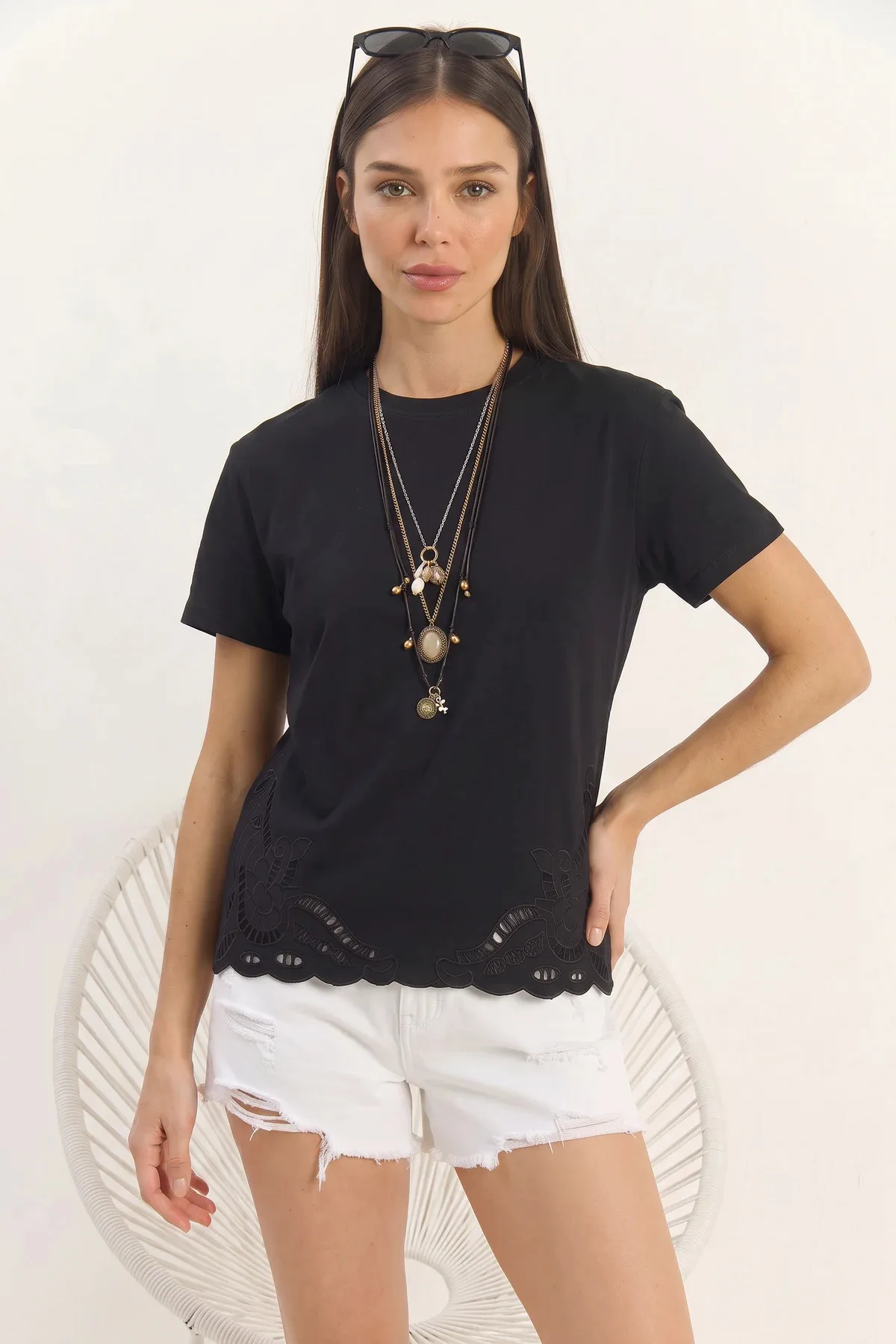 Kadın Brode Detaylı Bisiklet Yaka T Shirt Siyah