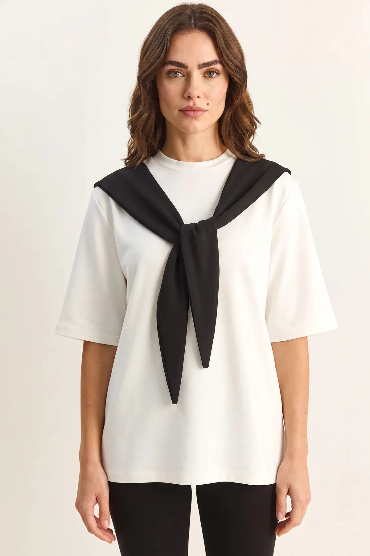 Kadın Şal Detaylı Oversize Basic Beyaz Kahve Tişört