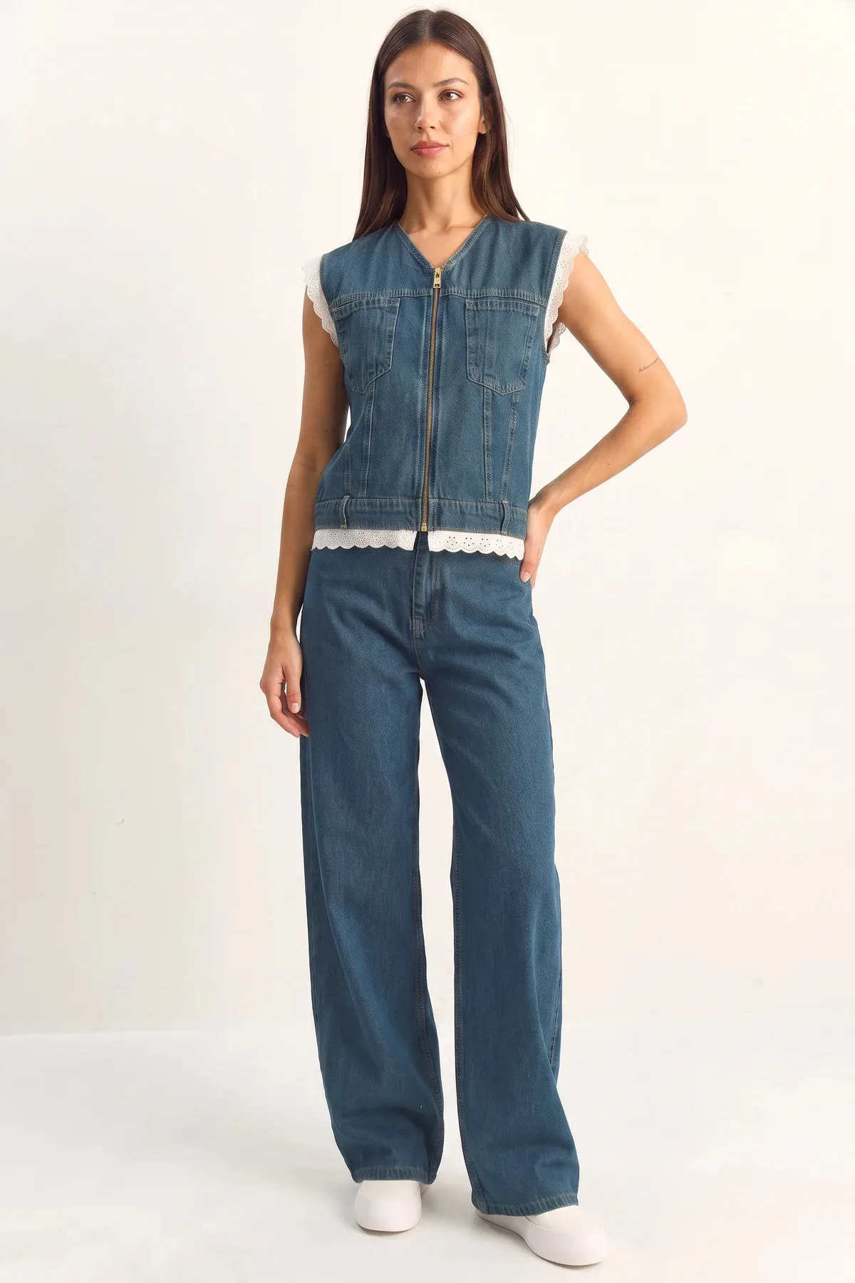 Kadın Dantel Detaylı Denim Yelek ve Wide Leg Lacivert Pantolon Takım