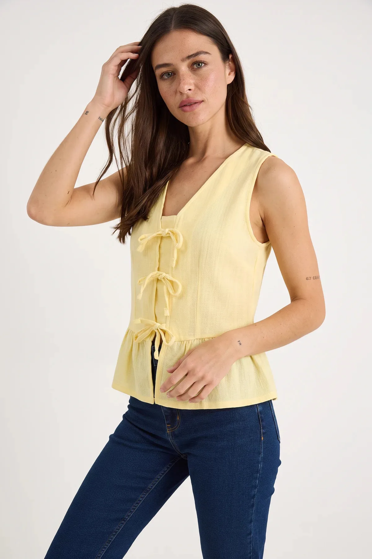 Kadın V Yaka Fiyonk Detaylı Müslin Peplum Limon Sarısı Bluz