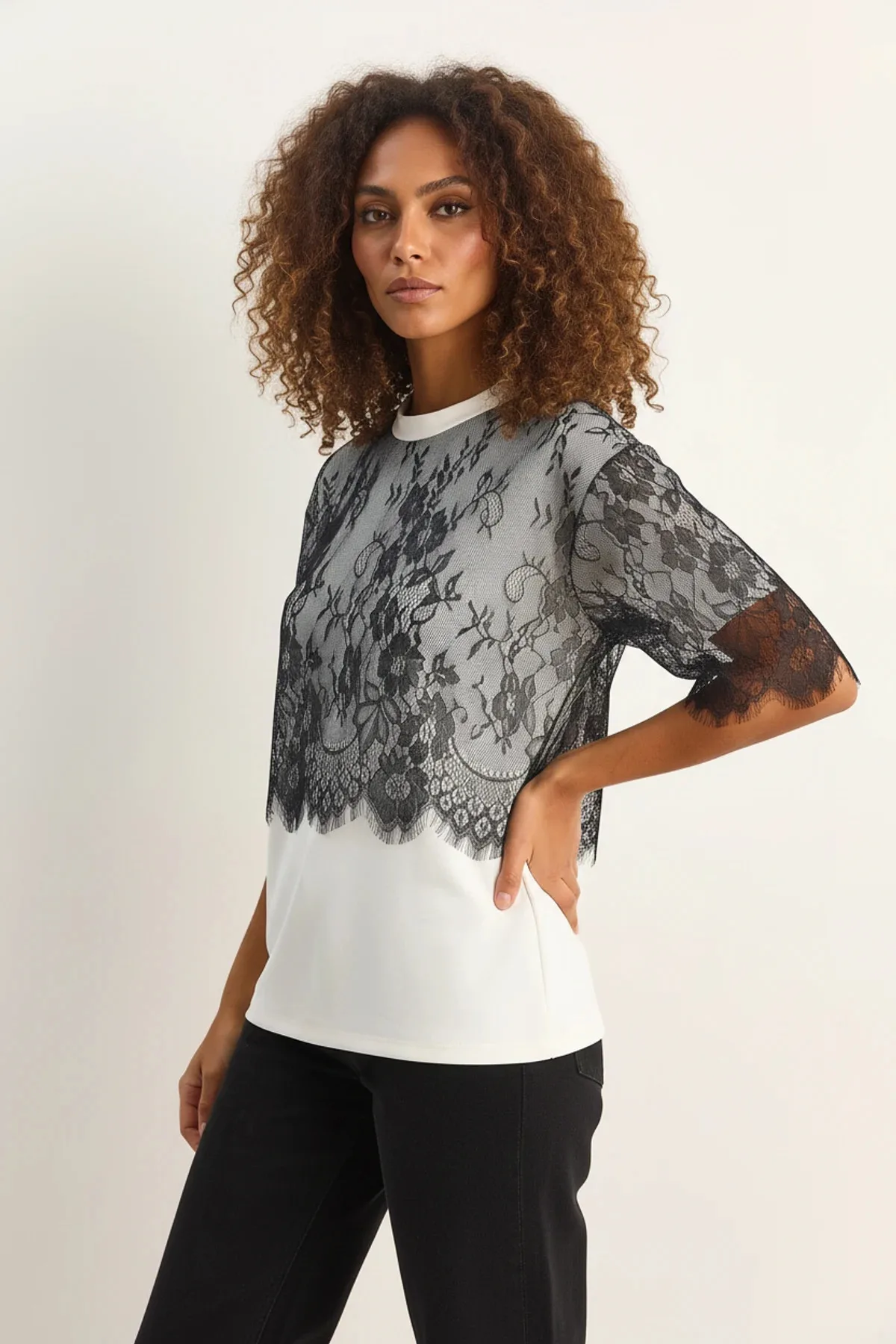 Kadın Üstü Dantel Detaylı Oversize Basic Beyaz Siyah Tişört