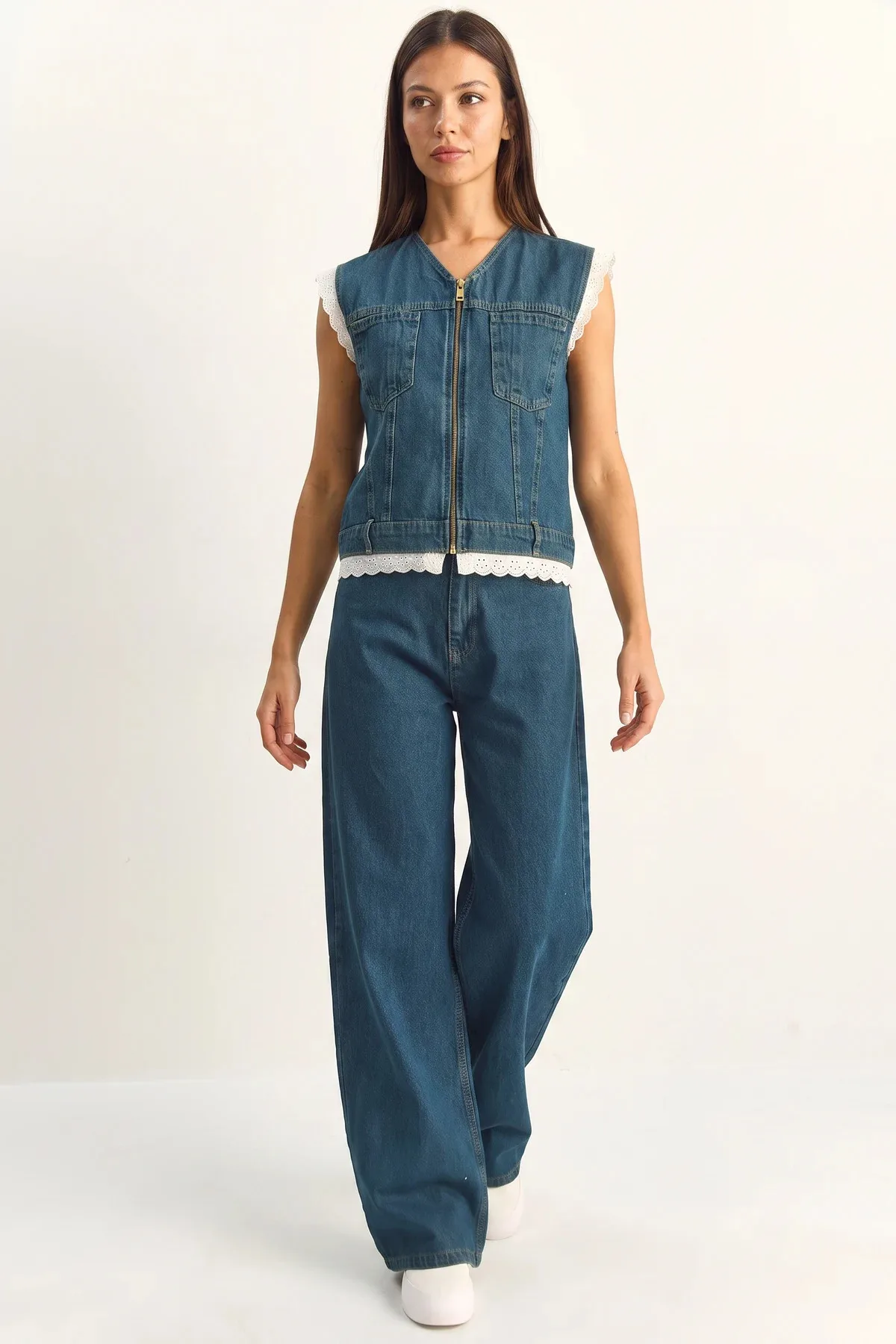 Kadın Dantel Detaylı Denim Yelek ve Wide Leg Lacivert Pantolon Takım