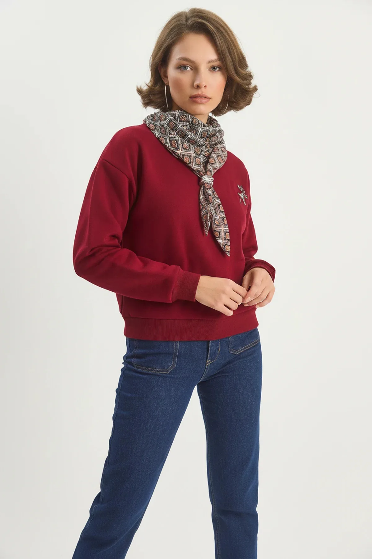Kadın Fular Detaylı Ceylan Nakışlı Üç İplik Şardonlu Oversize Bordo Sweatshirt