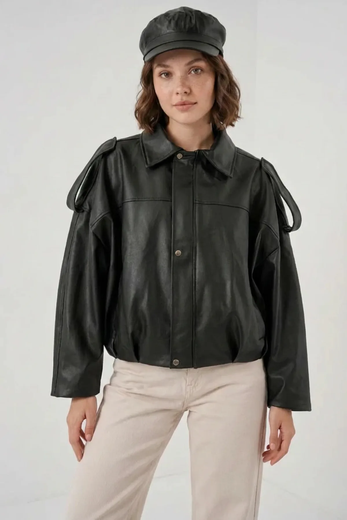 Kadın Klasik Yaka Oversize Kesim Omuz Detaylı Siyah Ceket