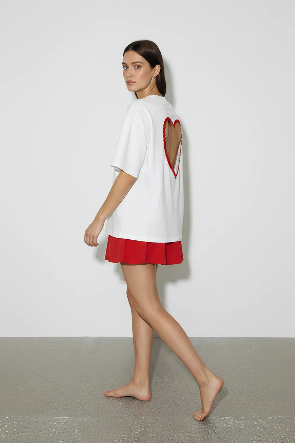 Kadın Sırtı Kalp Dekolteli Oversize Modal T Shirt Beyaz Kırmızı T-Shirt