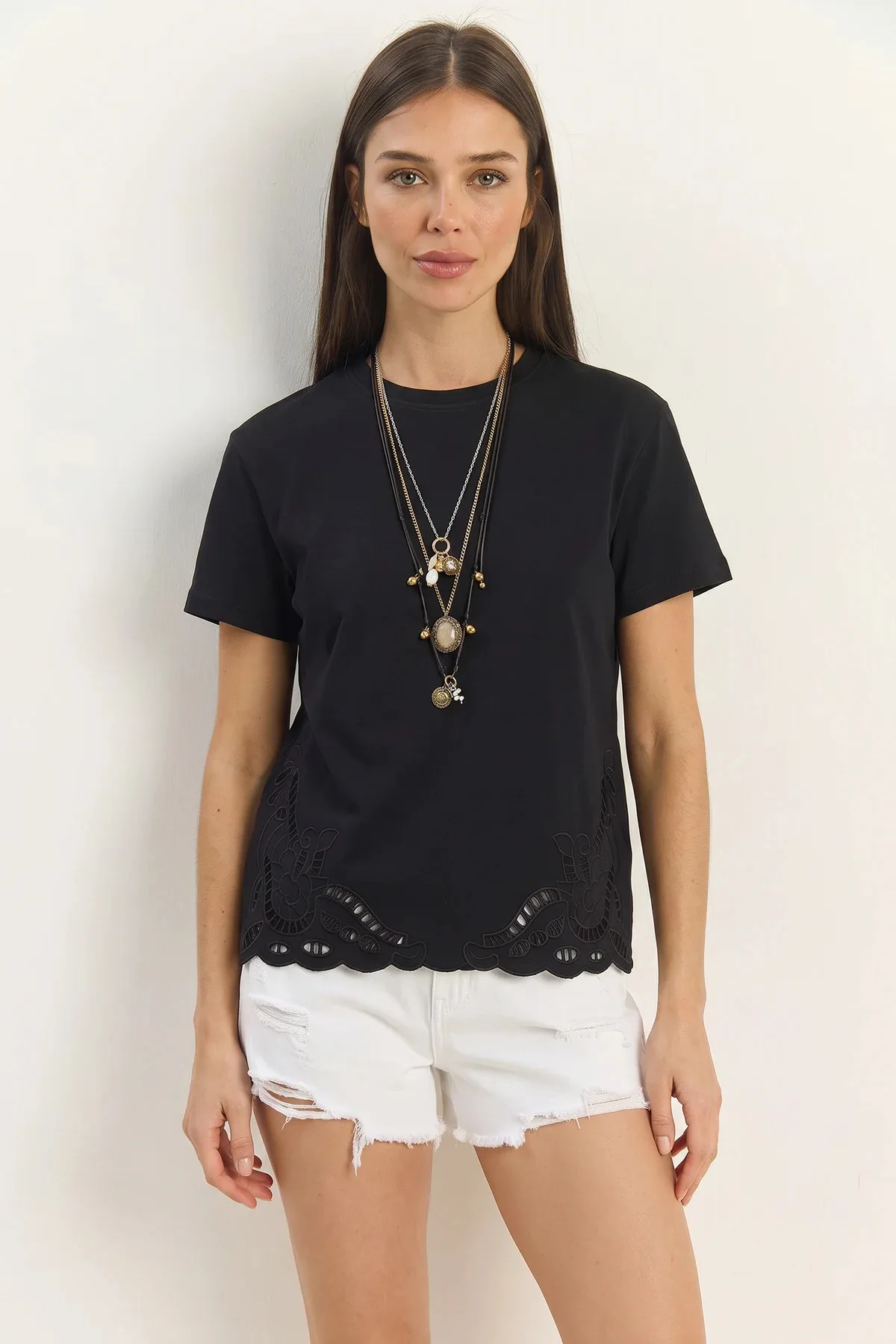 Kadın Brode Detaylı Bisiklet Yaka T Shirt Siyah