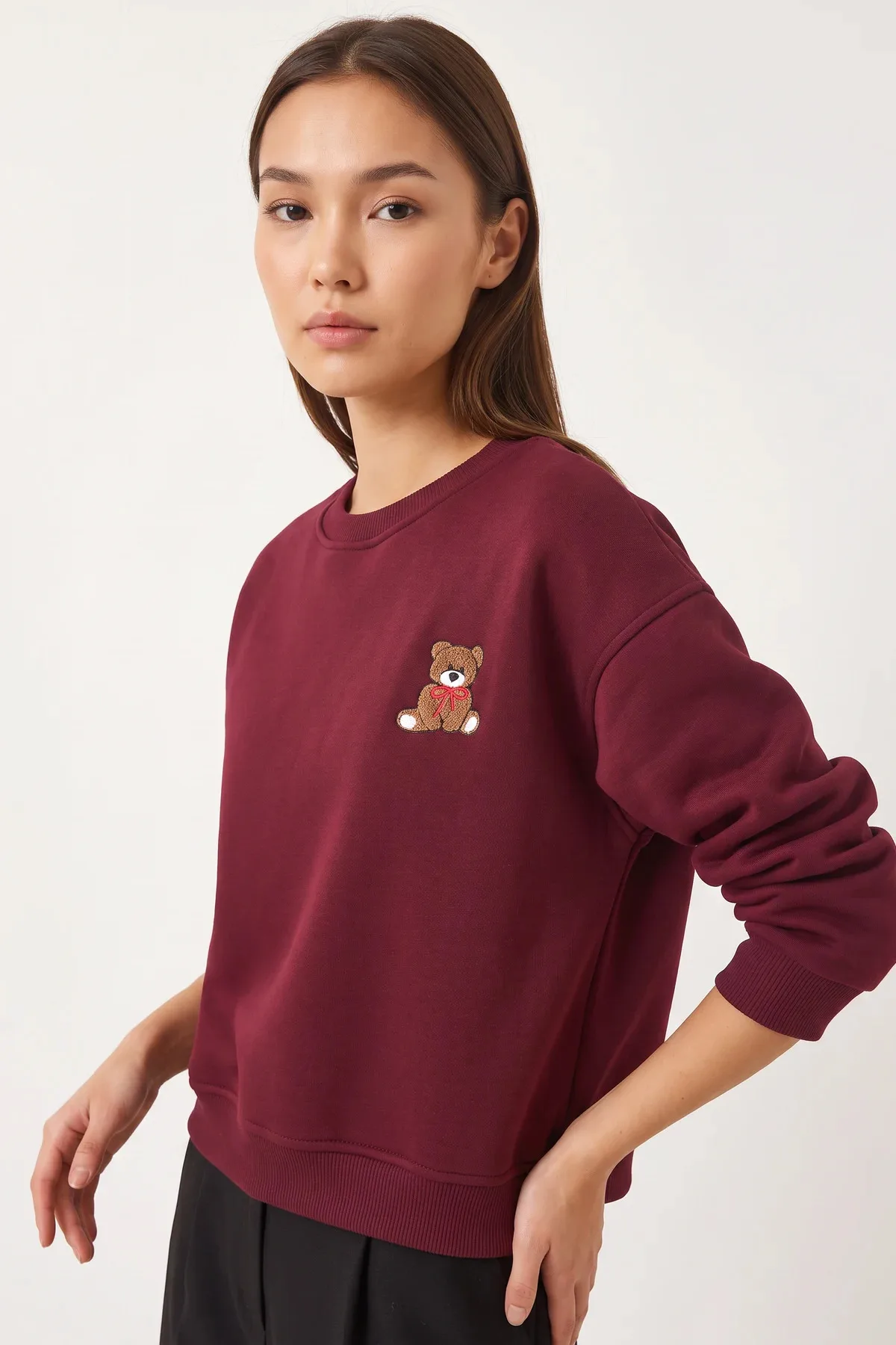 Kadın Üç İplik Şardonlu Ayıcık İşlemeli Bordo Sweatshirt