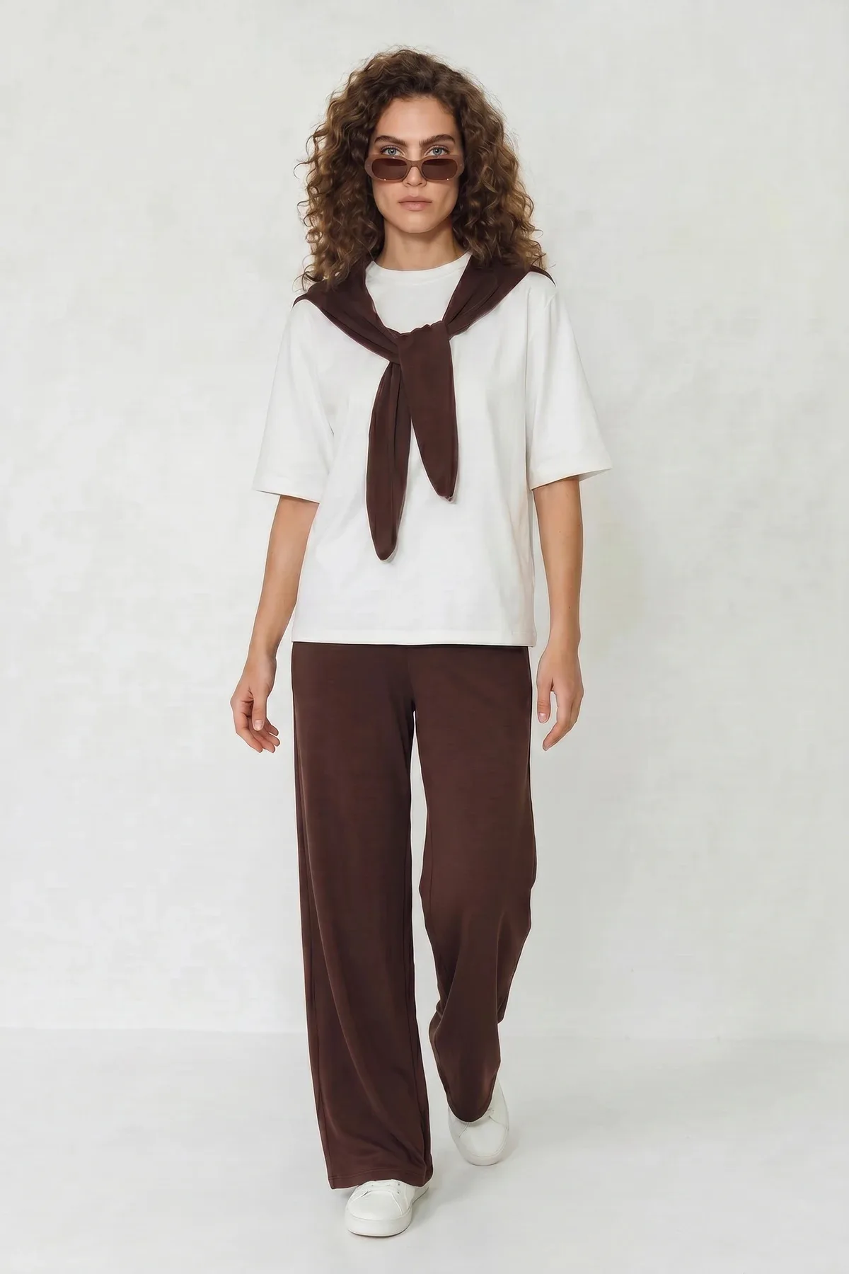 Kadın Şal Detaylı Basic T Shirt Beli Lastikli Bol Pantolon Alt Üst Modal Takım Kahverengi Beyaz