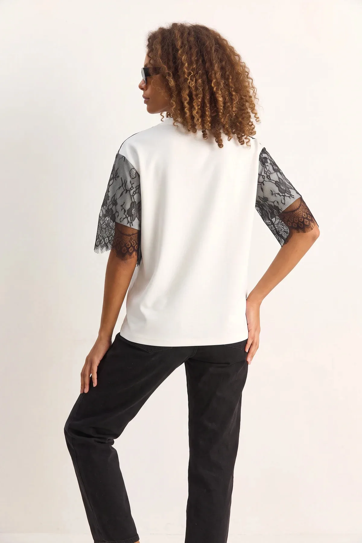 Kadın Üstü Dantel Detaylı Oversize Basic Beyaz Siyah Tişört