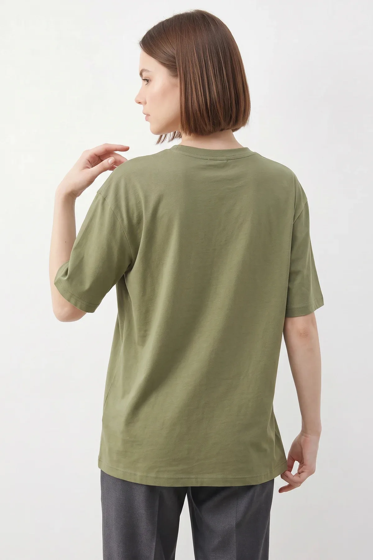 Kadın Taş Detaylı Leopar Baskılı Bisiklet Yaka Rahat Kalıp T Shirt Fıstık Yeşili