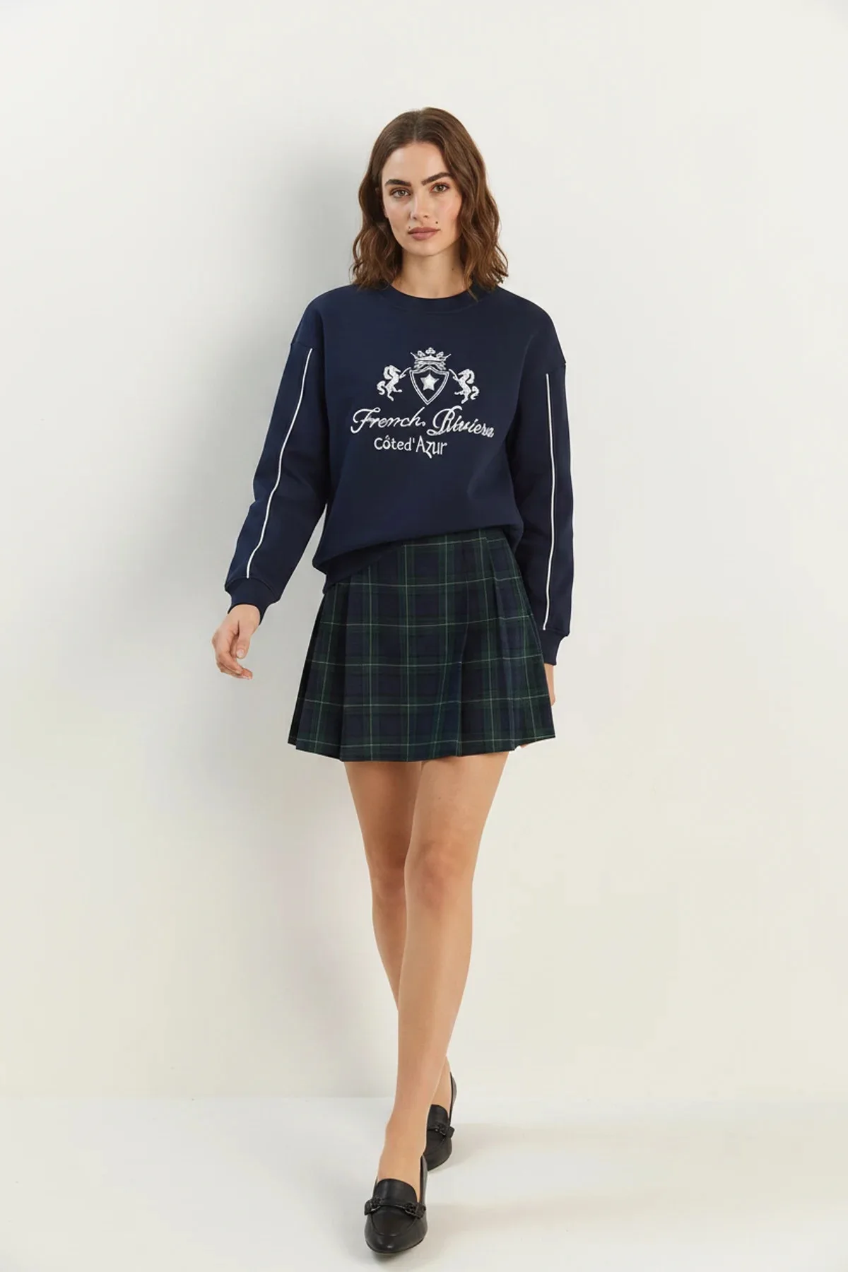 Kadın Bisiklet Yaka Nakış İşlemeli Üç İplik Şardonlu Lacivert Sweatshirt